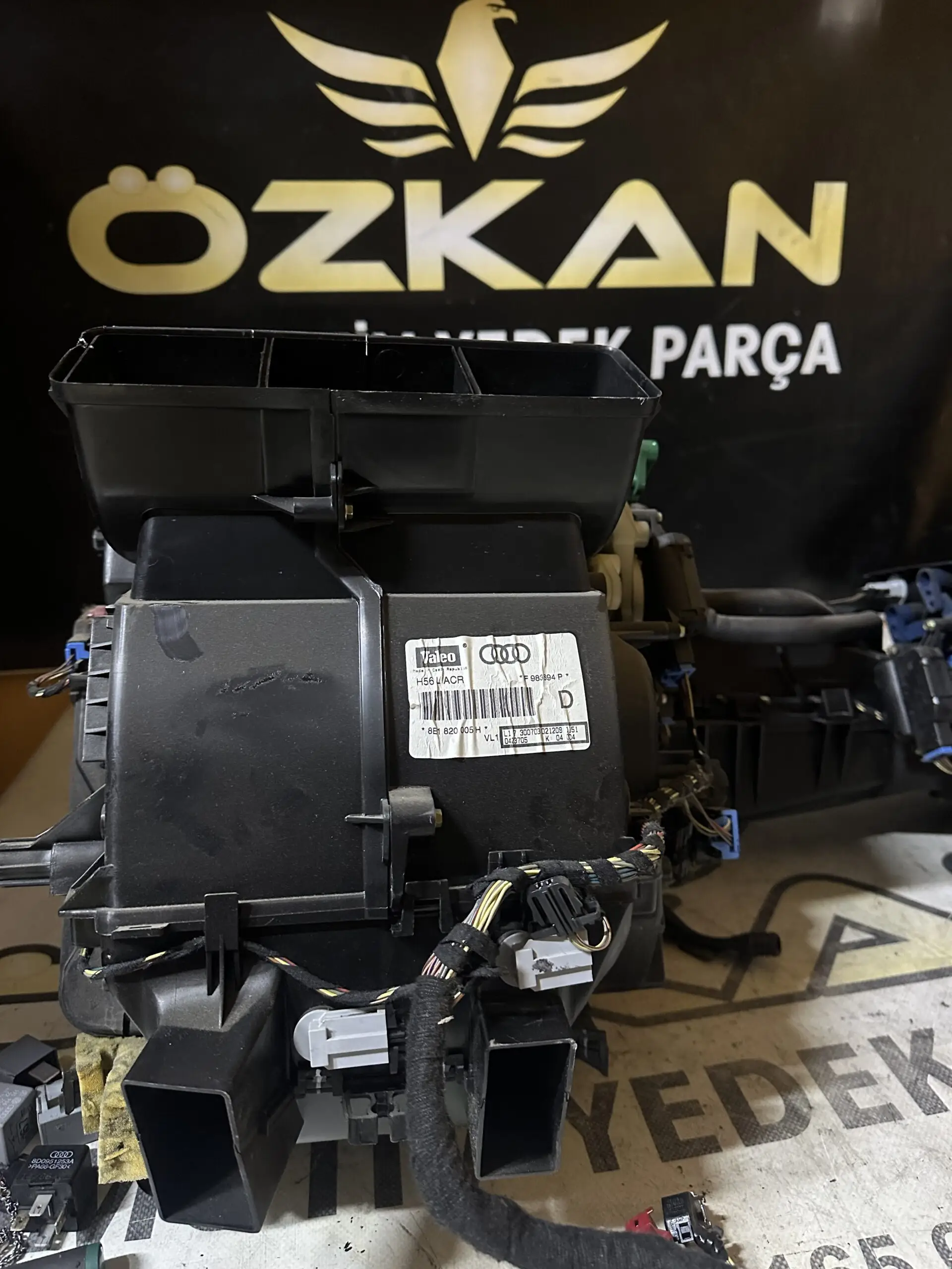 Audi A4 Kalorifer Kazanı 8E1820005H - Küçük Görsel 2