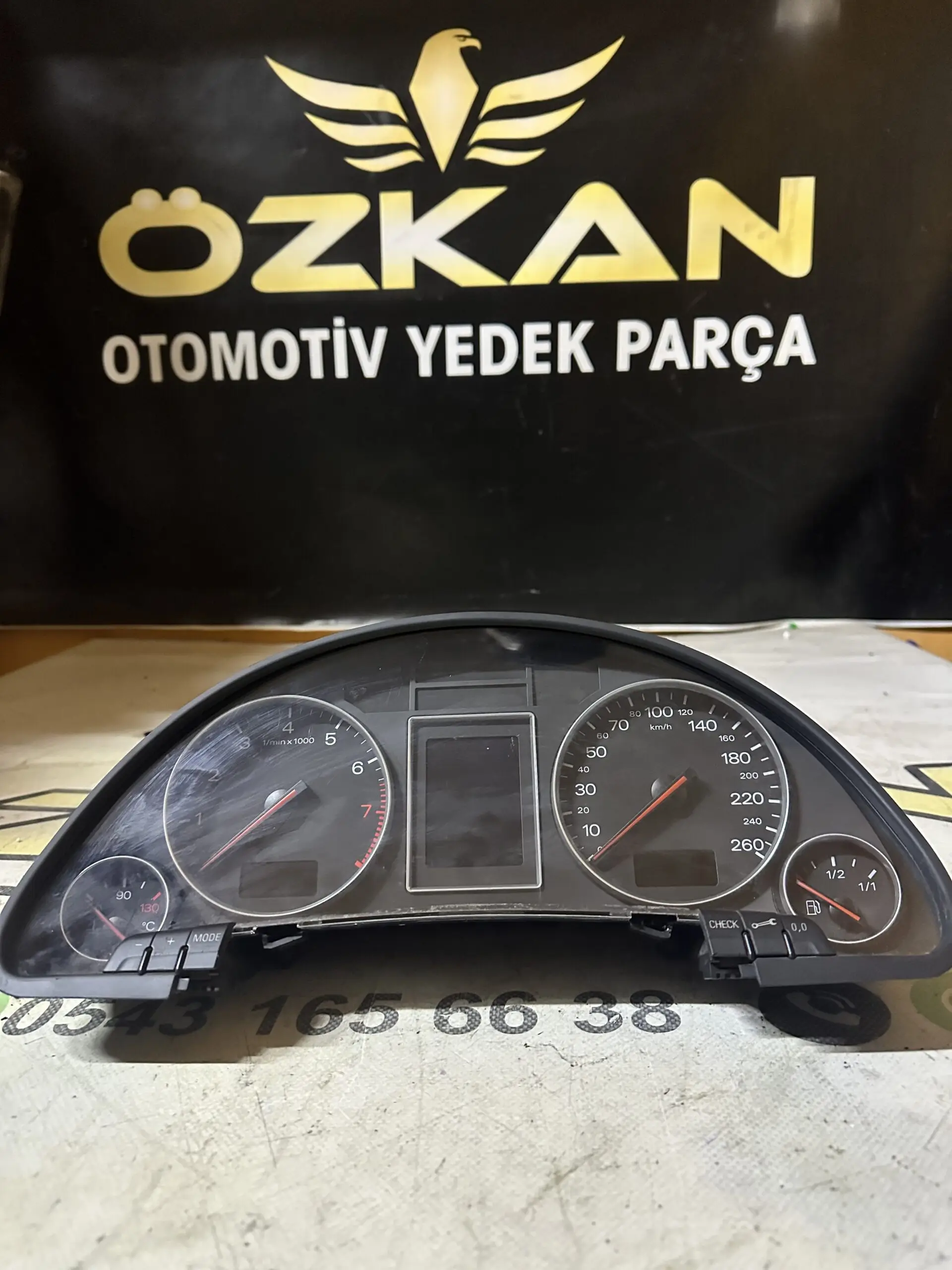 Audi A4 1.8T Gösterge Saati 8E0920900 - Görsel 1