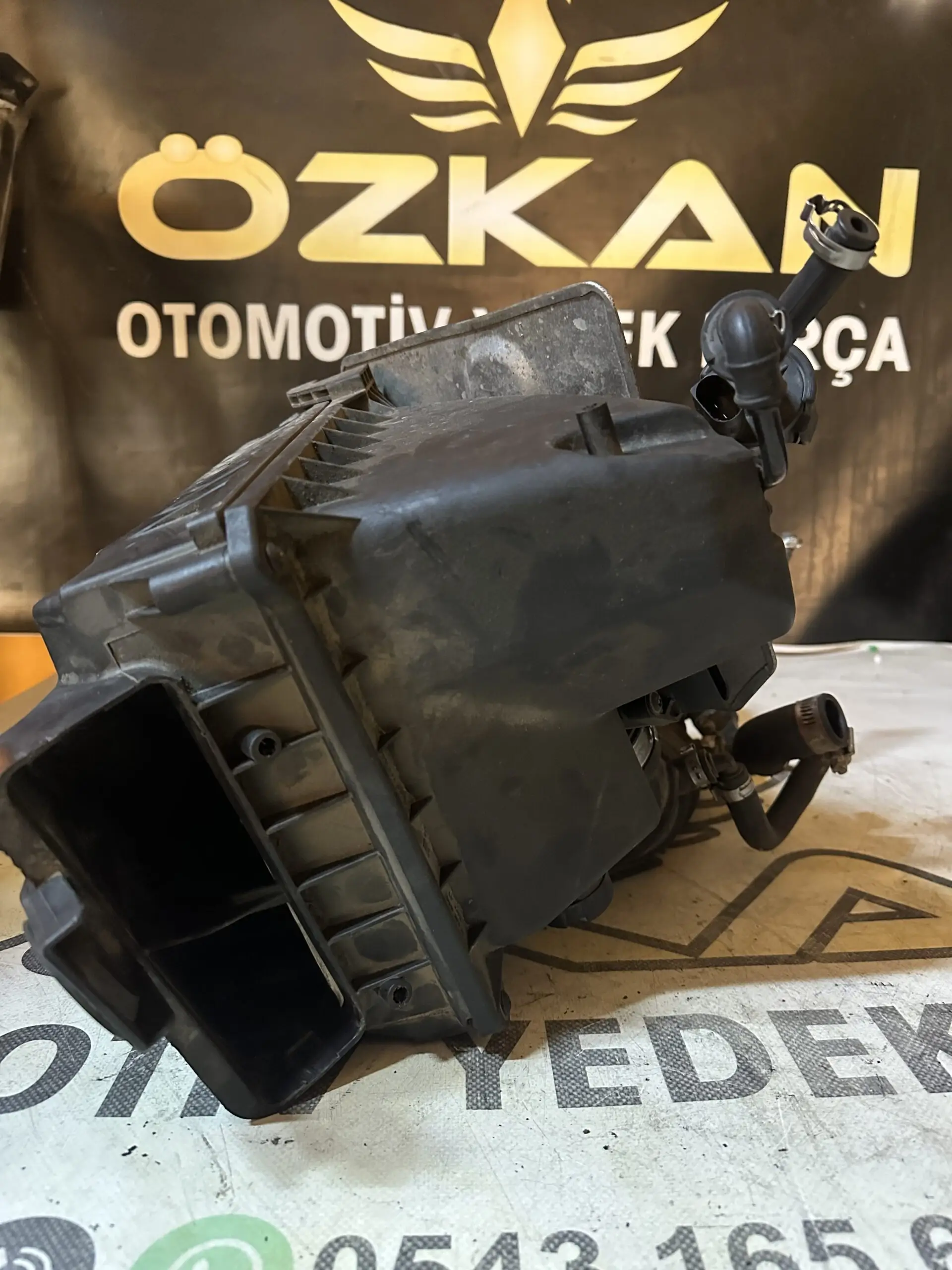 Audi A4 Hava Filtre Kutusu , 8E0133835A , 8E0 133 835 A - Küçük Görsel 2