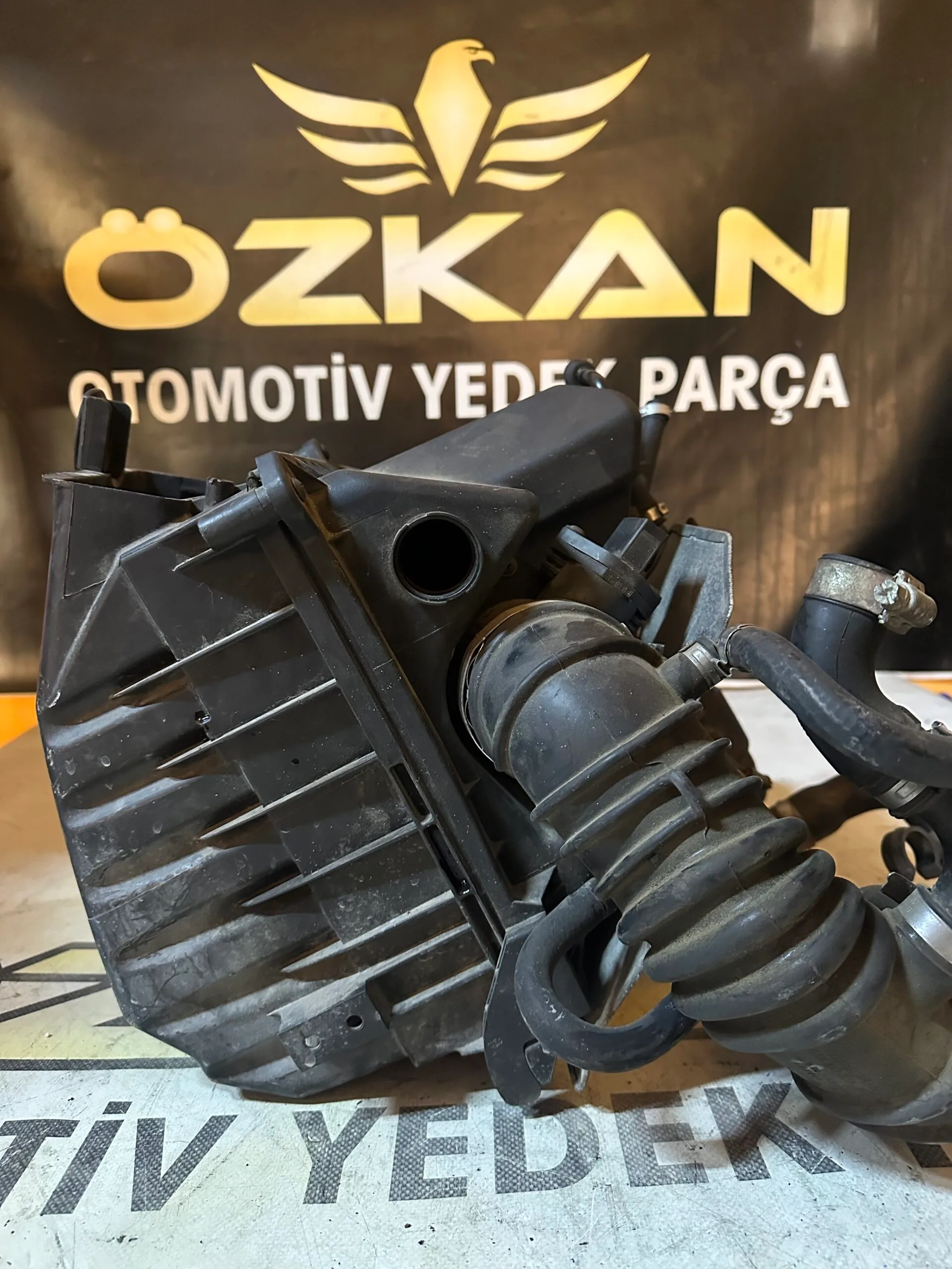 Audi A4 Hava Filtre Kutusu , 8E0133835A , 8E0 133 835 A - Küçük Görsel 3