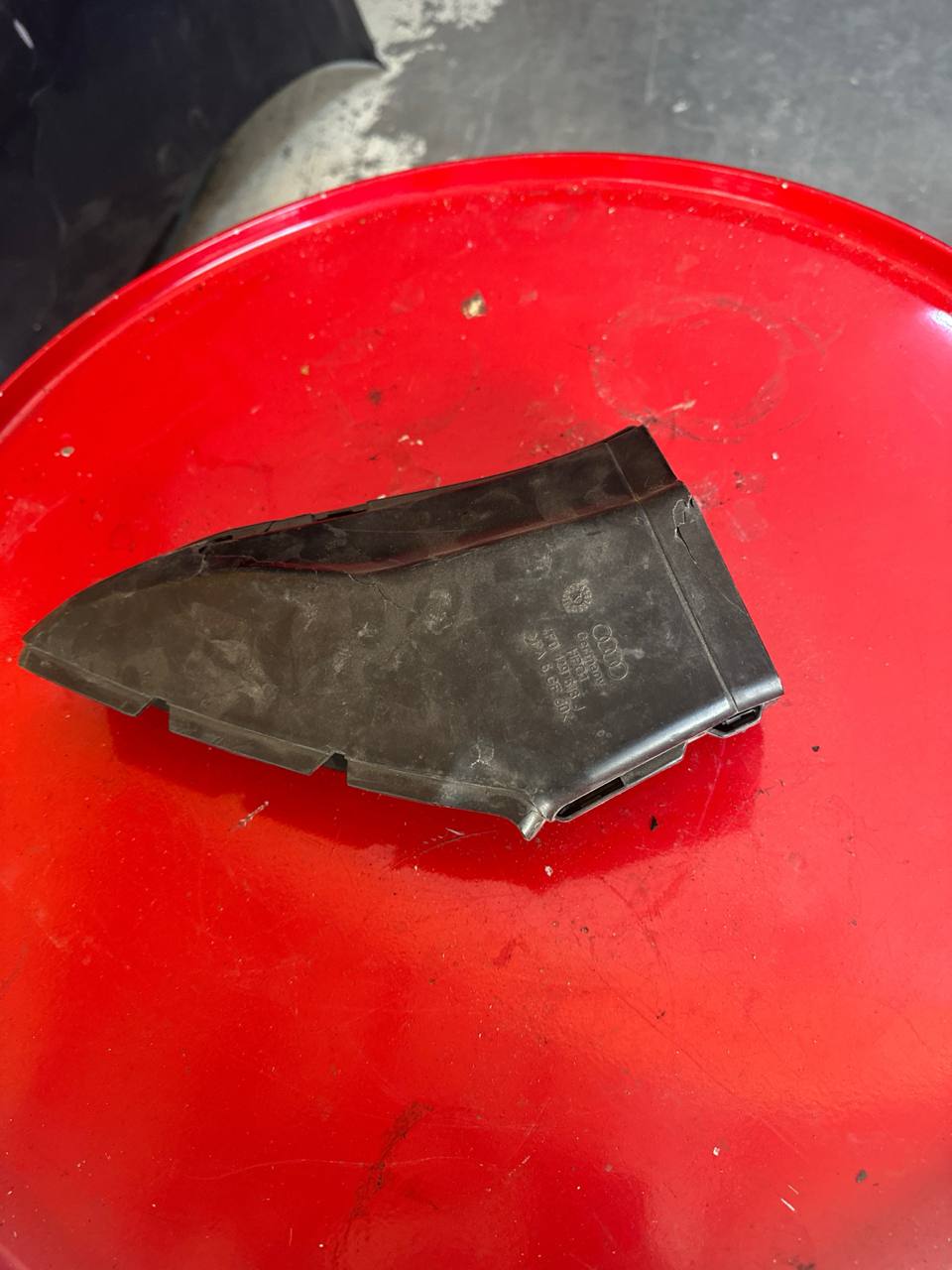4F0129618J Audi A6 hava filtre borusu - Görsel 1