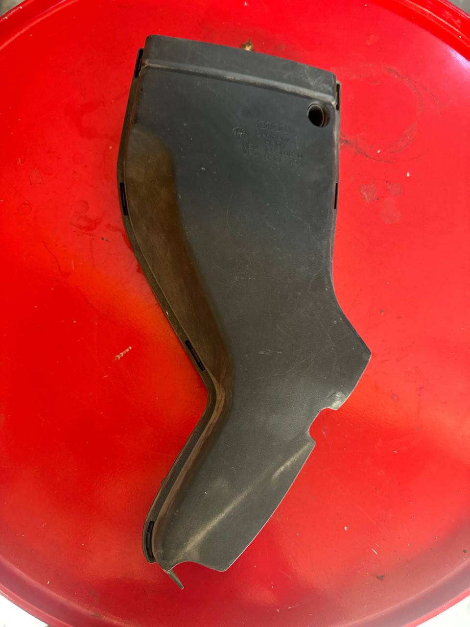 8E0129618D Audi A4 2001-2009 hava filtre borusu