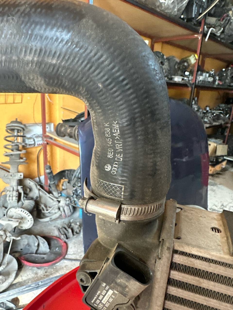 Audi A4 1.8t intercooler ve intercooler borusu 8E0145838K - Küçük Görsel 3