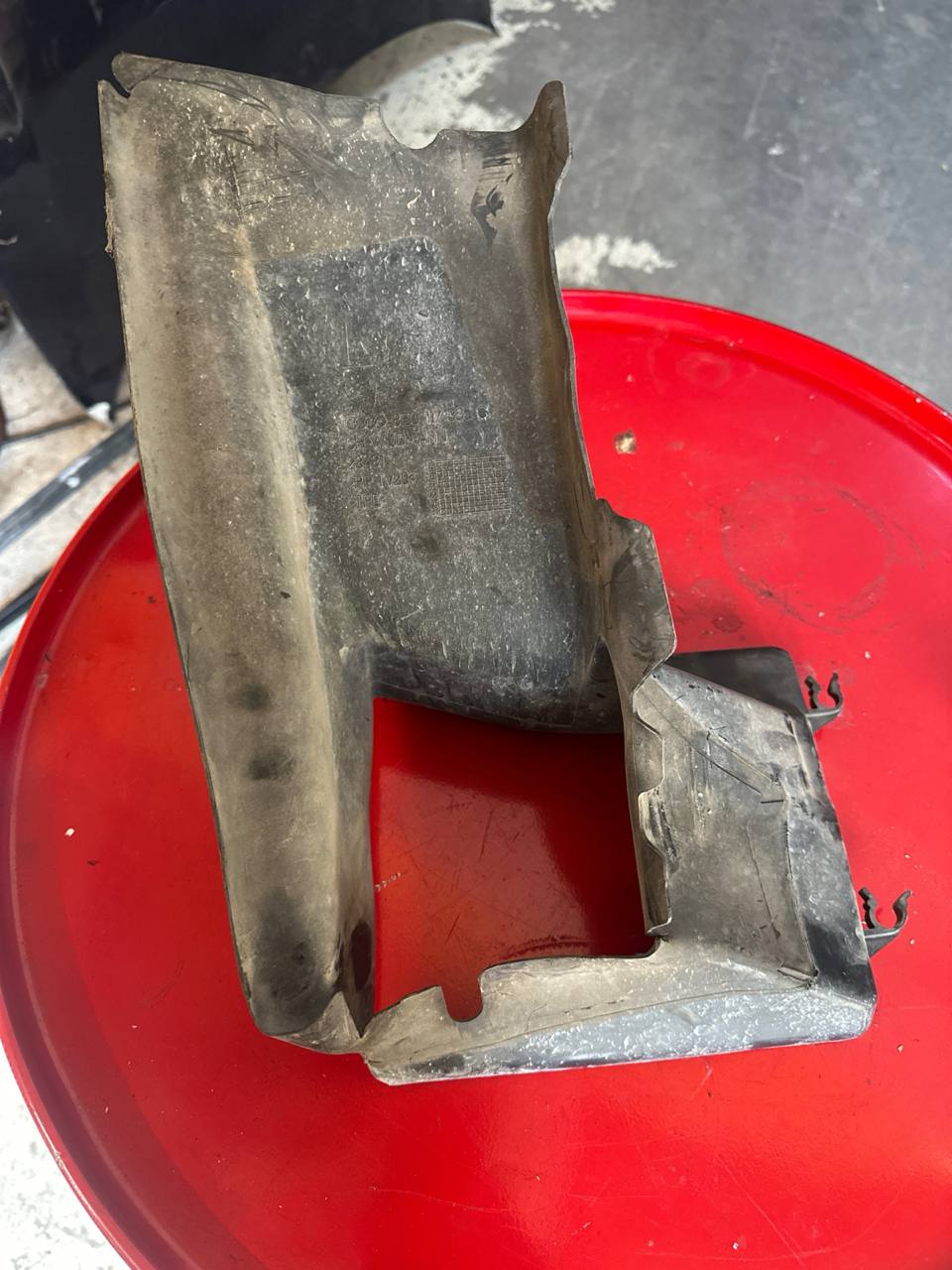 8E0117335C audi A4 intercooler hava kanalı - Görsel 1