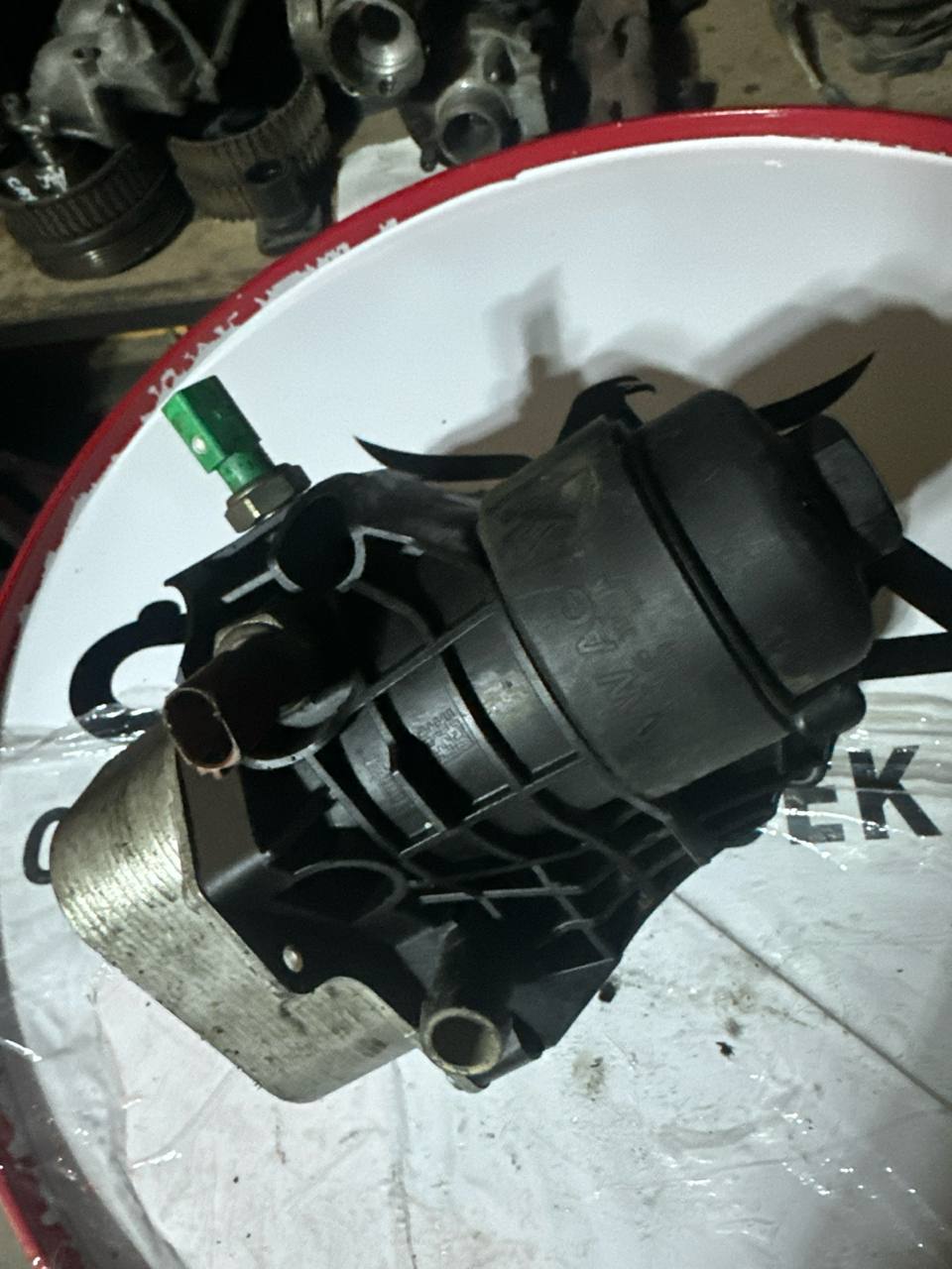 03N115389A Golf 7 Jetta Passat Caddy leon yağ filtre kütüğü - Görsel 1