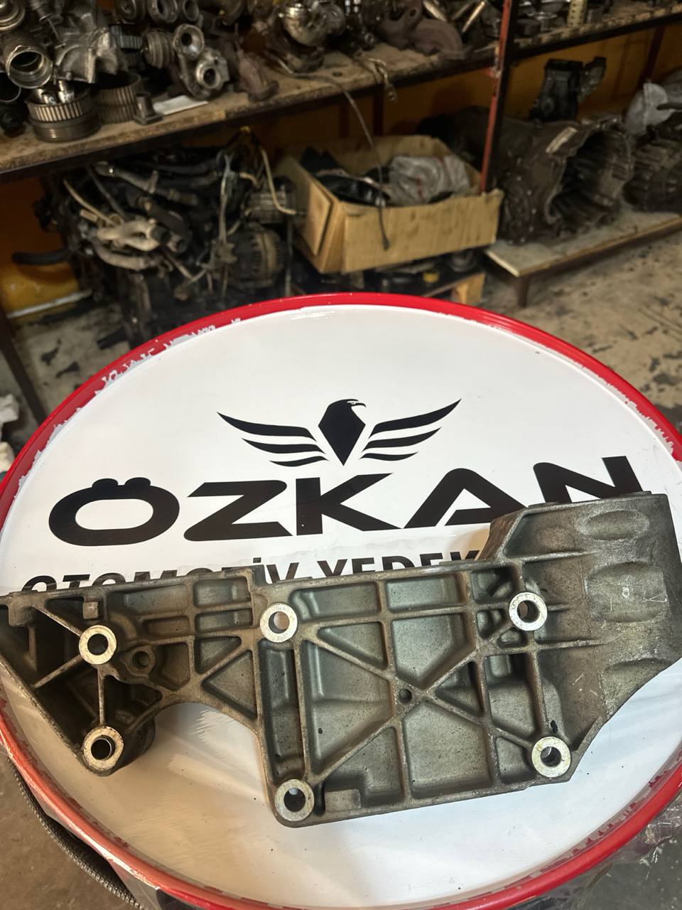 vw polo ibiza bora fabia çıkma şarj ve klima bağlantı braketi kulağı 045903143C - Küçük Görsel 2