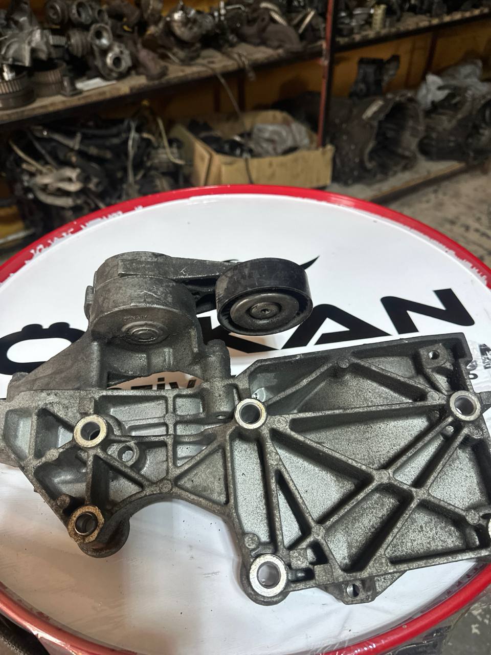 038903143AF VW SEAT SKODA AUDİ 1.9 TDİ şarj dinamo klima kompresör ayağı braketi kulağı - Küçük Görsel 2