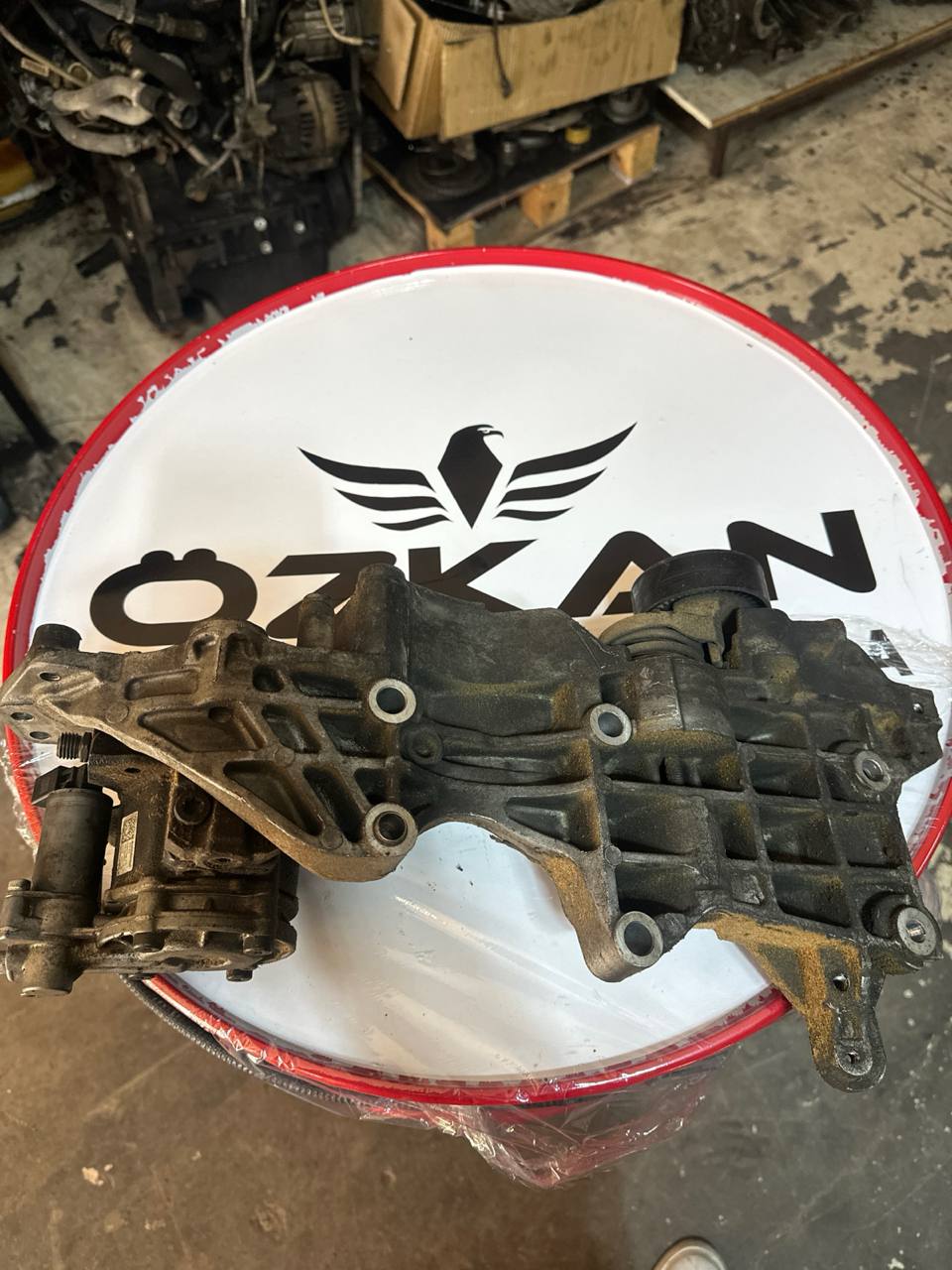 03L903143K PASSAT JETTA POLO OCTAVİA LEON ŞARJ dinamosu klima mazot pompası ayağı kulağı braketi - Küçük Görsel 2