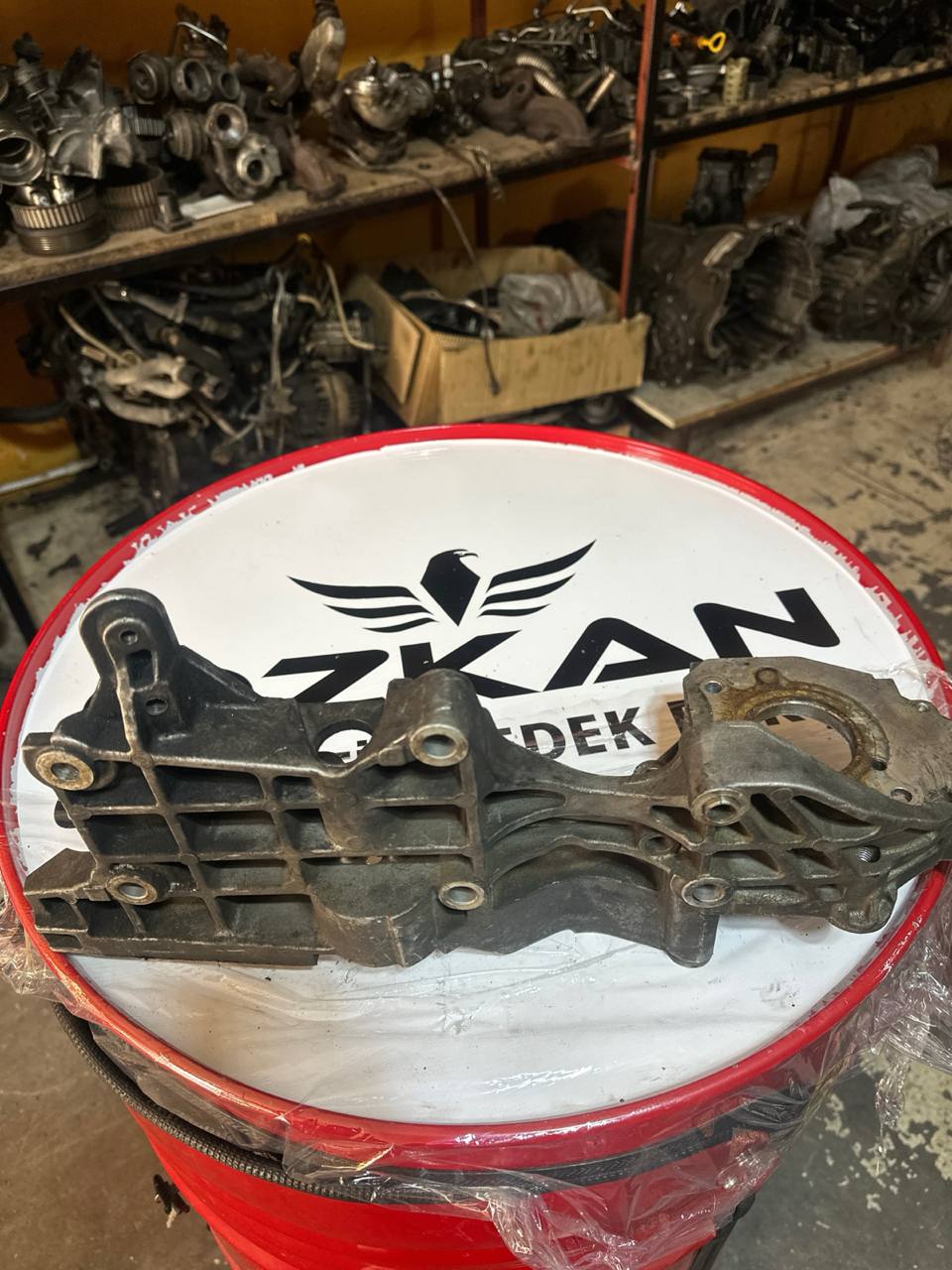 03L903143Q VW POLO PASSAT JETTA ALTERNATÖR BAĞLANTI AYAĞI BRAKETİ - Küçük Görsel 2