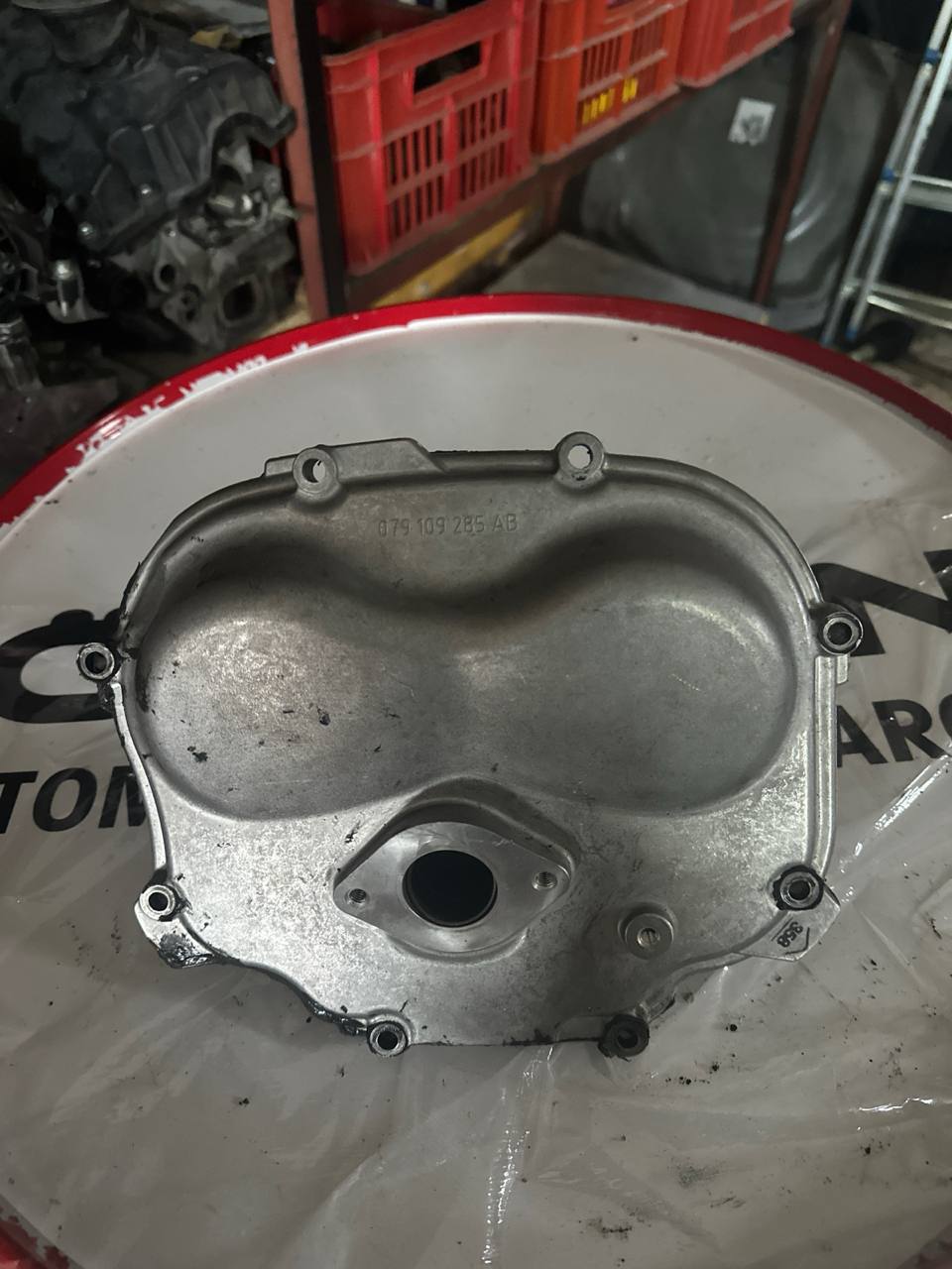 079109285AB AUDİ VOLKSWAGEN TRİGER ZİNCİR ZAMANLAMA ÜST KAPAĞI - Görsel 1