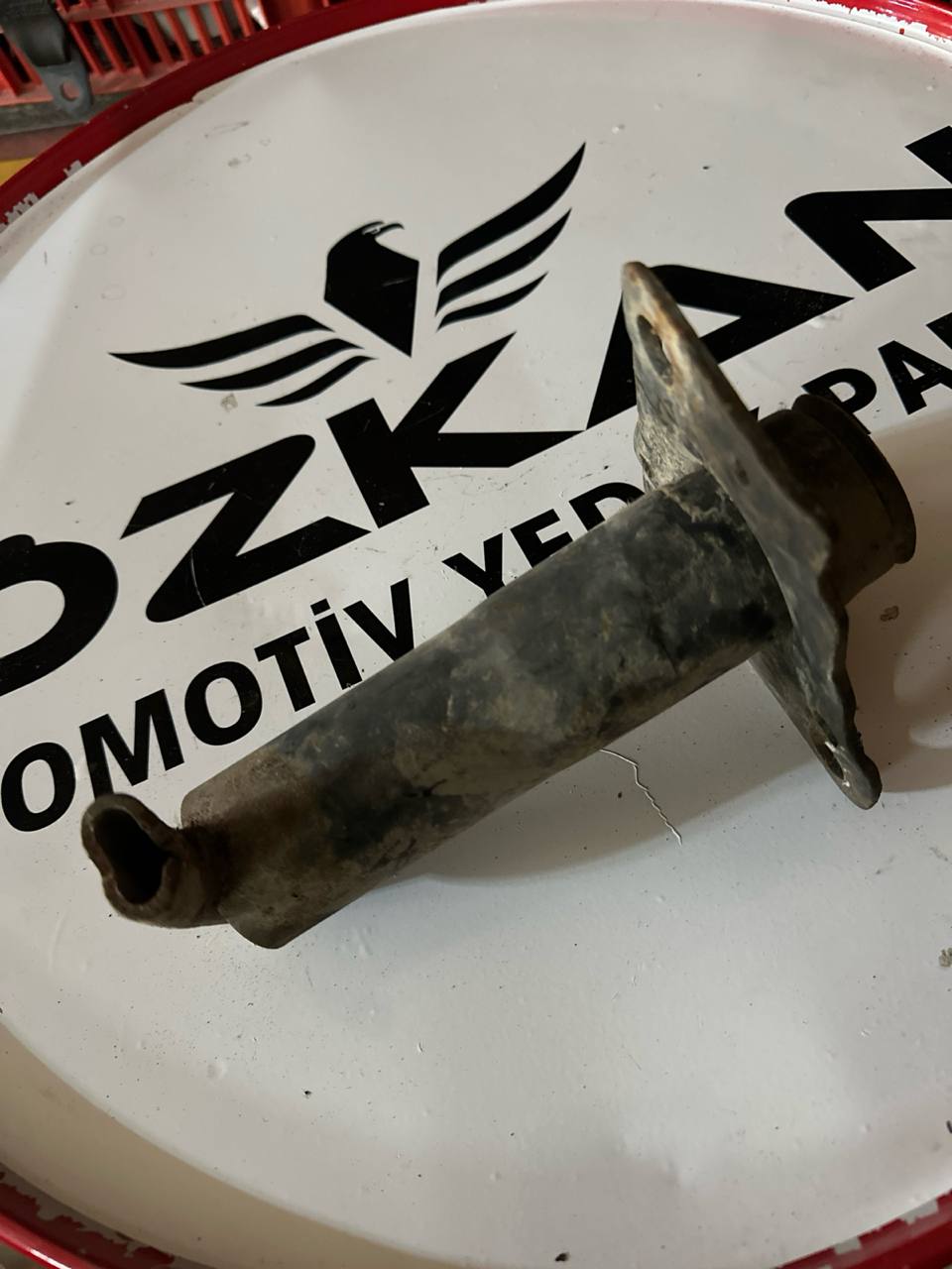 8E0807133C AUDİ A4 TAMPON DEMİR AYAĞI BABASI - Görsel 1