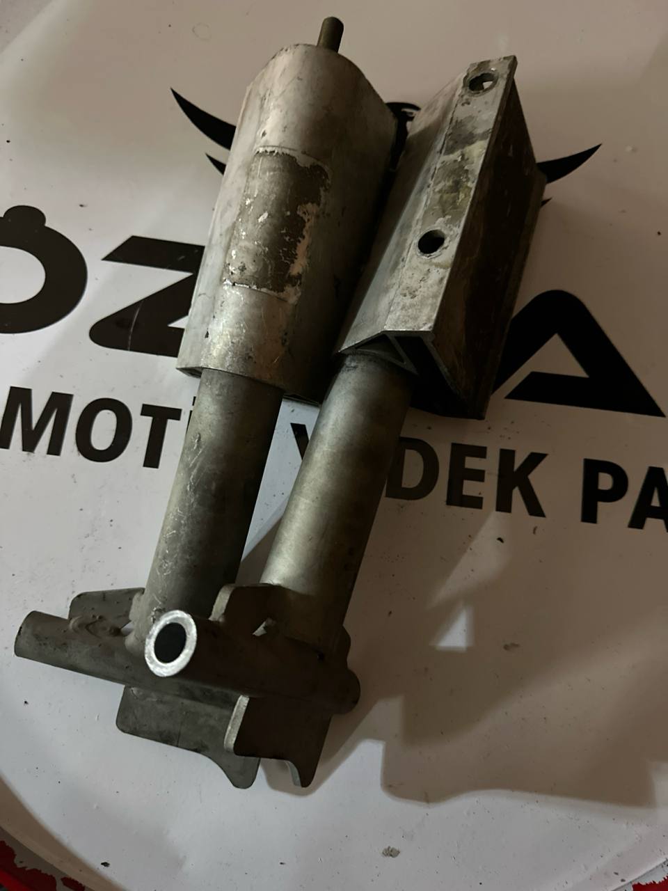 8E0807275 AUDİ A4 TAMPON DEMİRİ AYAĞI UCU - Küçük Görsel 2