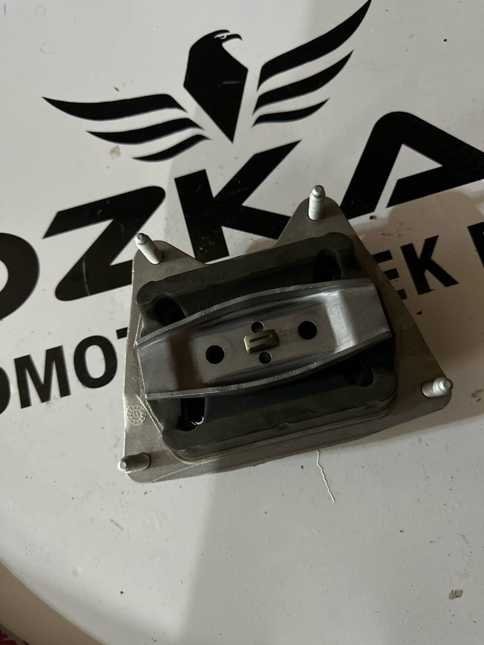 4F0399151AN AUDİ A6 ŞANZIMAN AYAĞI TAKOZU BRAKETİ - Görsel 1
