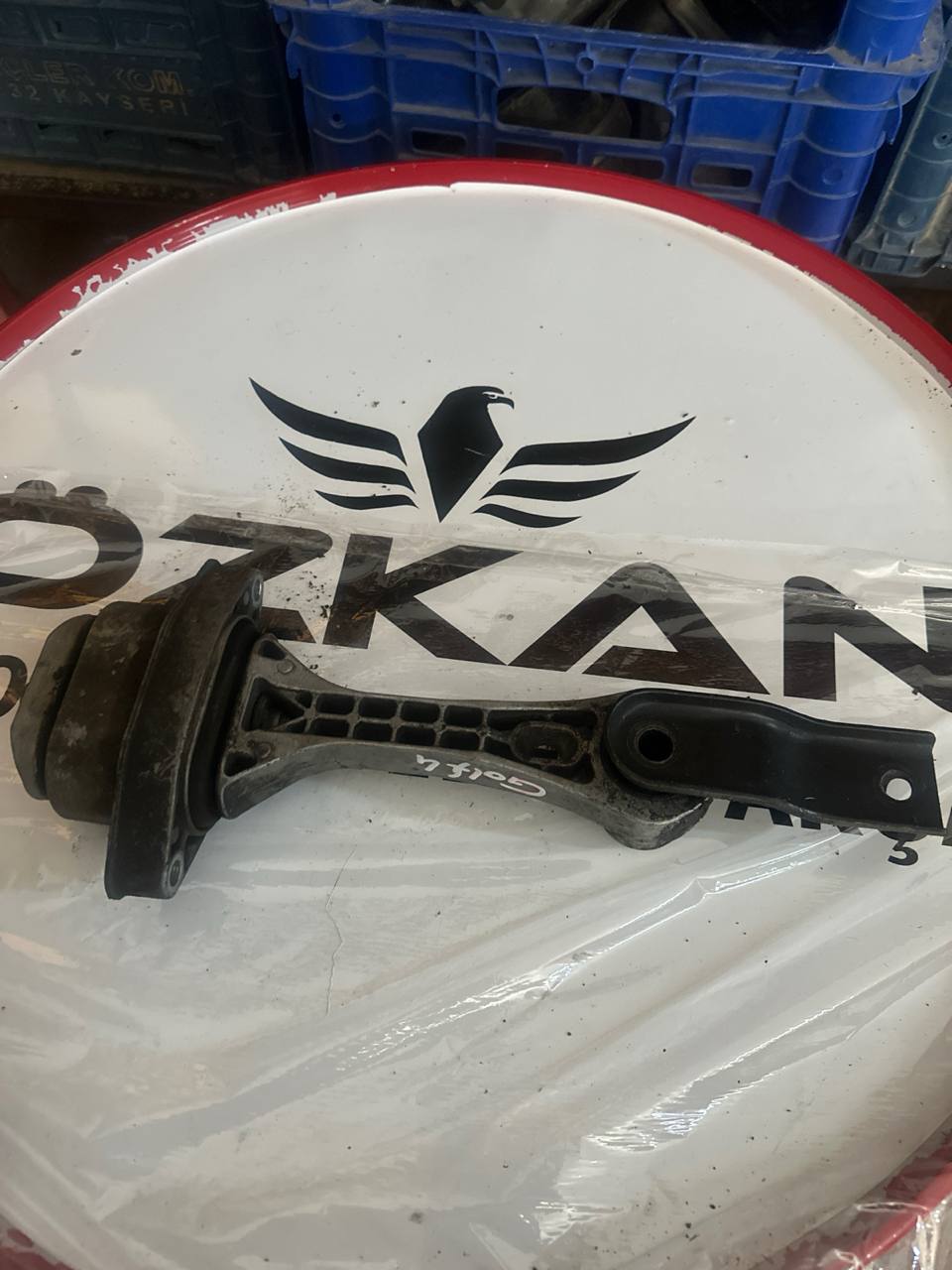 1J0199851 GOLF 4 BORA ŞANZIMAN KULAĞI ALT TAKOZU 13517804376 - Küçük Görsel 2