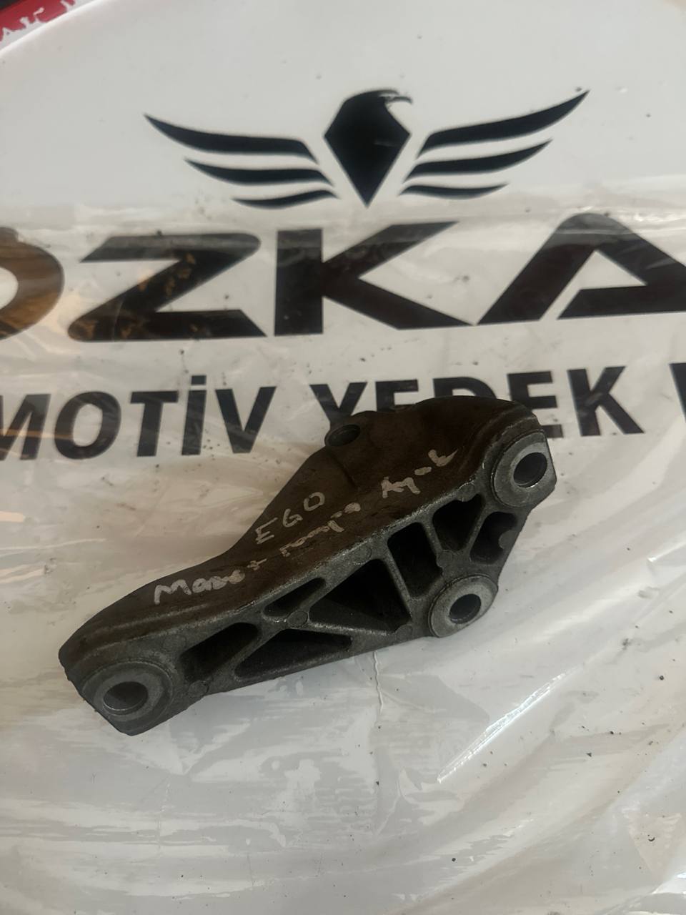 13517804376-01 E60 E90 MAZOT YAKIT POMPA AYAĞI BRAKETİ 1351 7 804 376-01