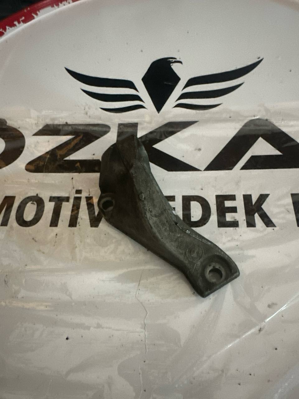 13517804376-01 E60 E90 MAZOT YAKIT POMPA AYAĞI BRAKETİ 1351 7 804 376-01 - Küçük Görsel 2