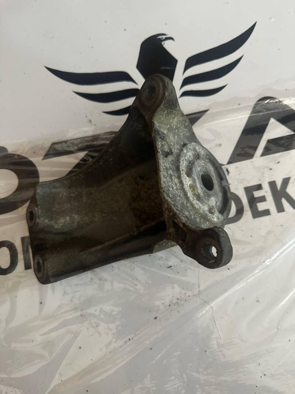 4F0399114B AUDİ A6 C6 ŞANZIMAN KULAĞI BRAKETİ - Küçük Görsel 2