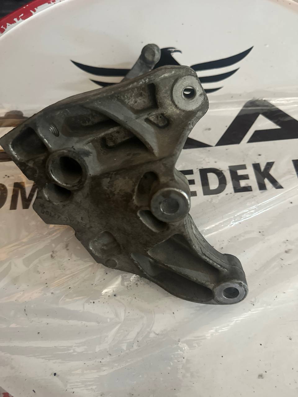 1K0199117AP VOLKSWAGEN SKODA SEAT AUDİ ŞANZIMAN KULAĞI BRAKETİ 1K0199359E - Görsel 1