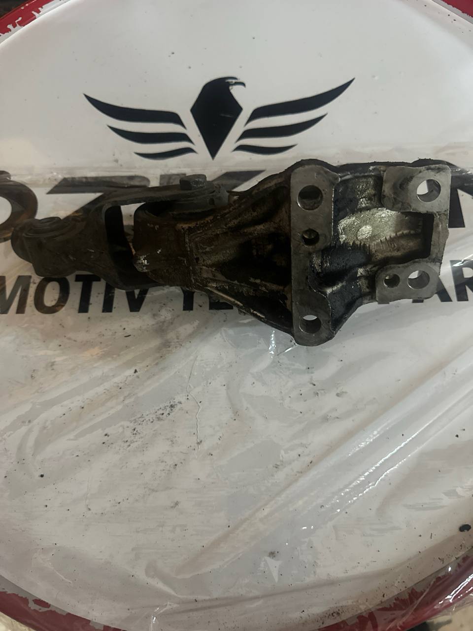514931 PEUGEOT CİTROEN PSA 1.6 HDI MOTOR KULAĞI TAKOZU - Görsel 1