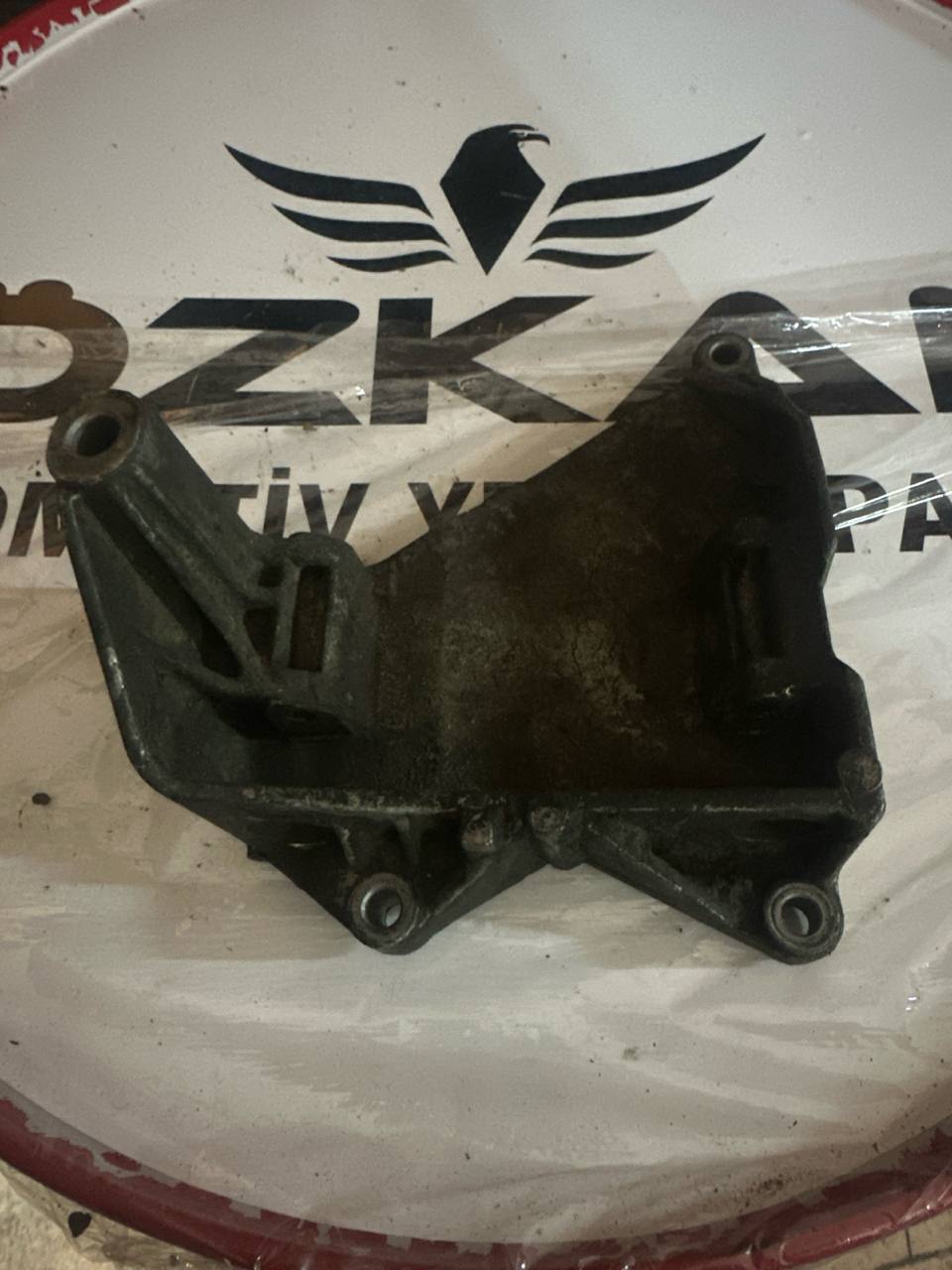 2.5 TDI 130 LUK T5 TRANSPORTER ŞARJ AYAĞI TAKOZU 070903143C - Görsel 1