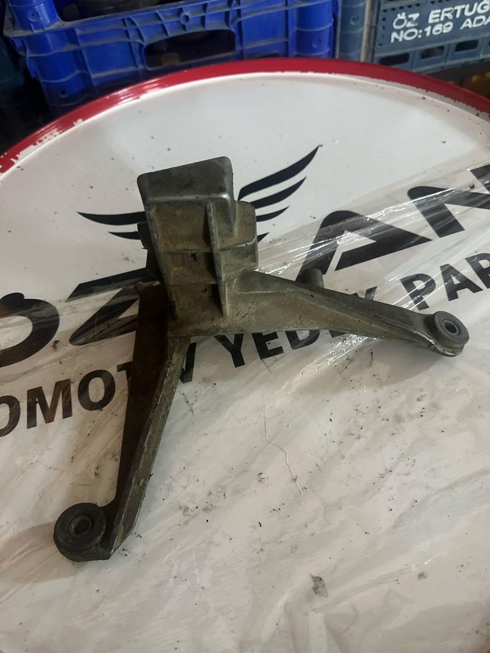 8D0199388G T5 T6 TRANSPORTER VİTES HALATI BAĞLANTI BRAKETİ ŞANZIMAN KULAĞI - Küçük Görsel 2