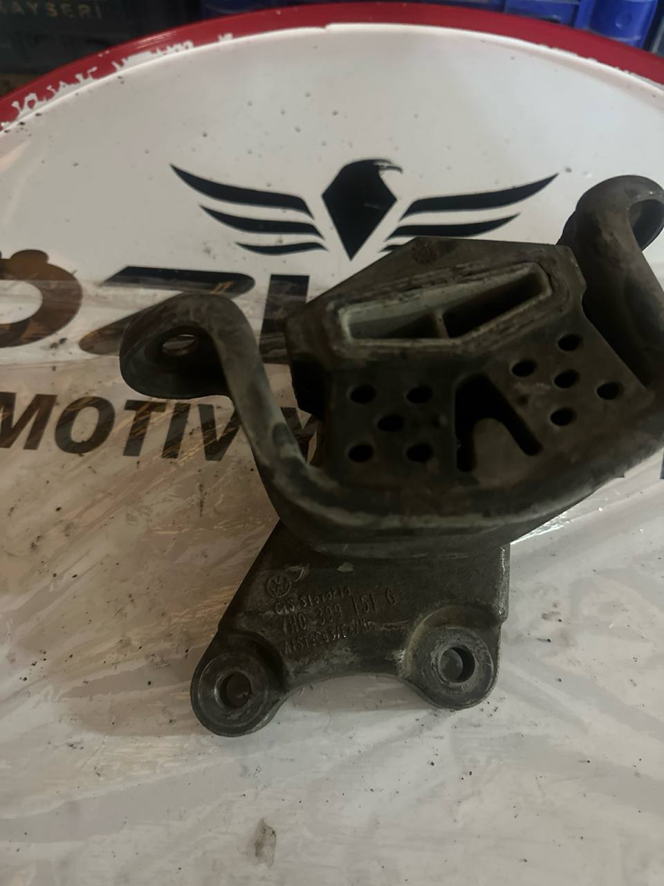 T5 T6 TRANSPORTER ŞANZIMAN KULAĞI TAKOZU 7H0399151G - Küçük Görsel 2