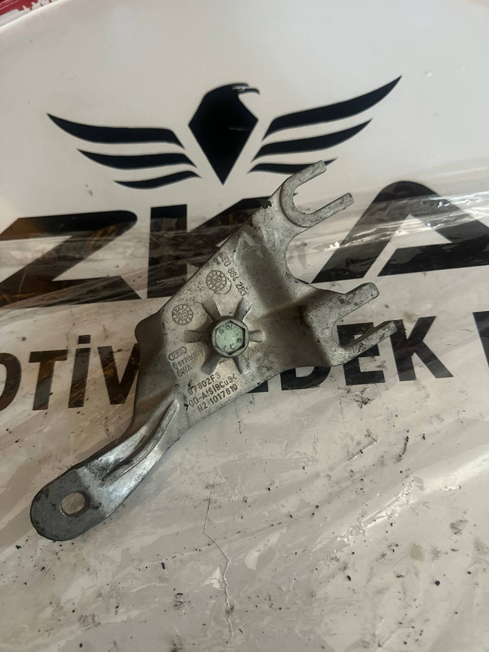 8E0864283 AUDİ A4 KOLÇAK SABİTLEME AYAĞI BRAKETİ - Görsel 1