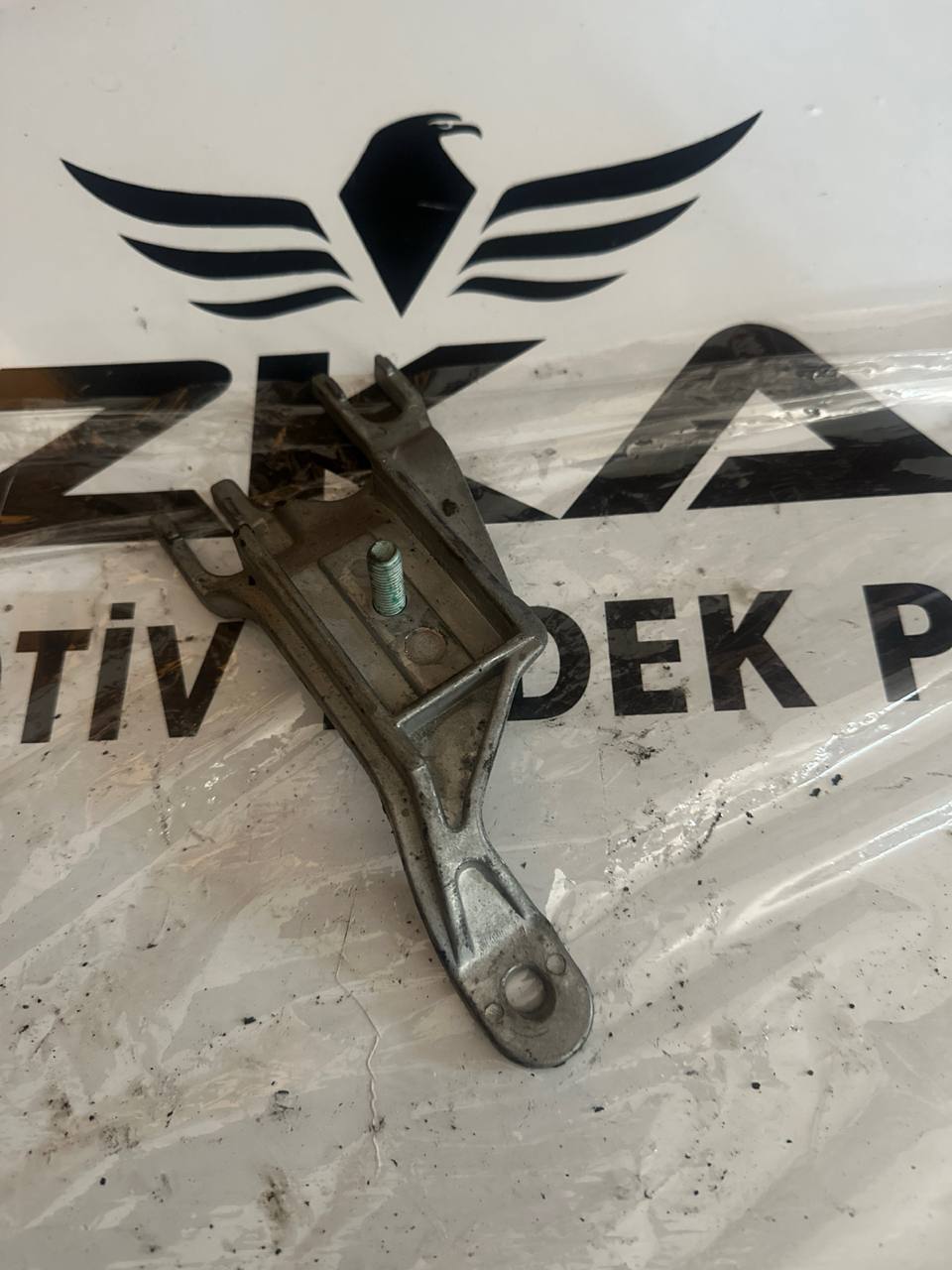 8E0864283 AUDİ A4 KOLÇAK SABİTLEME AYAĞI BRAKETİ - Küçük Görsel 2