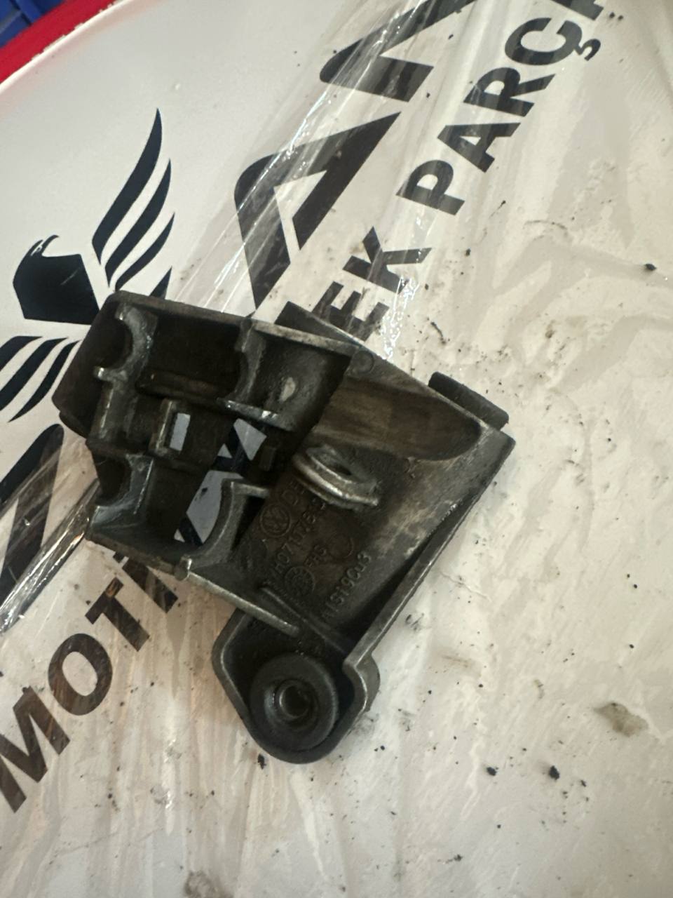 7H0711781D T5 TRANSPORTER VİTES HALAT BRAKETİ - Küçük Görsel 2