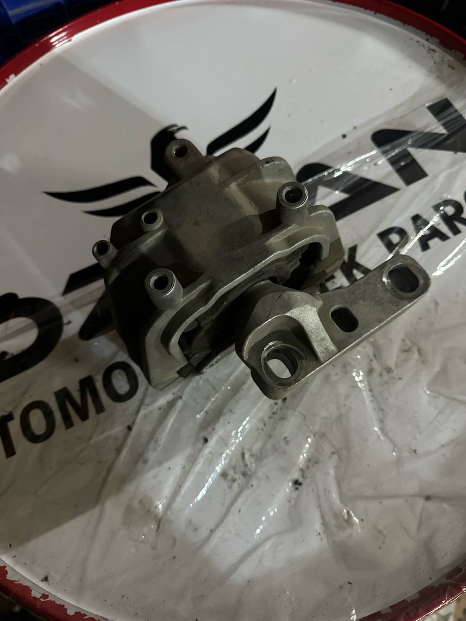 1K0199262CN 1.6 TDI CAY MOTOR KULAĞI VW SKODA SEAT AUDİ - Küçük Görsel 2