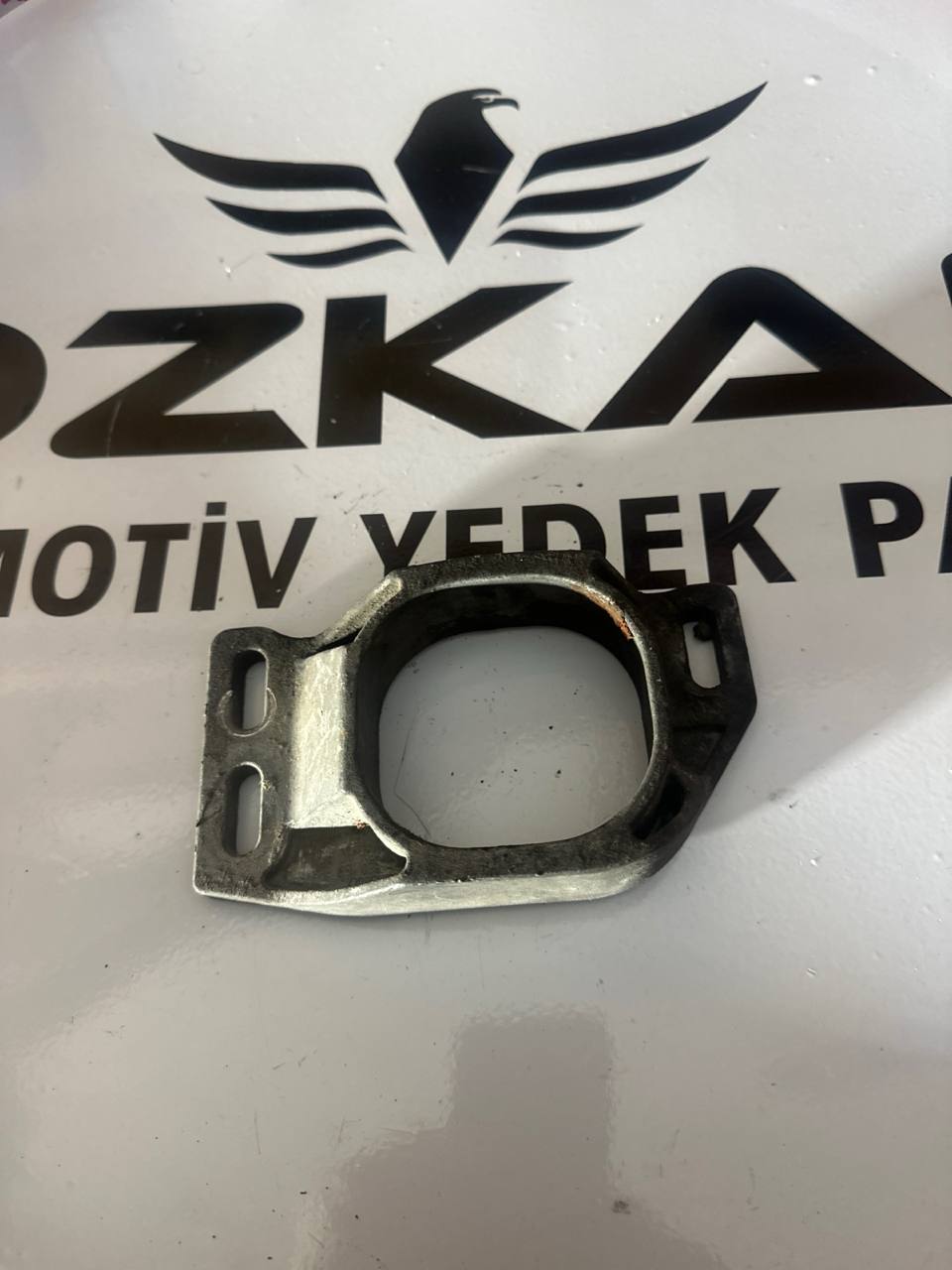 Audi A4 Passat B5 Panel bağlantı - braketi kulağı 8E0199335P - Küçük Görsel 2