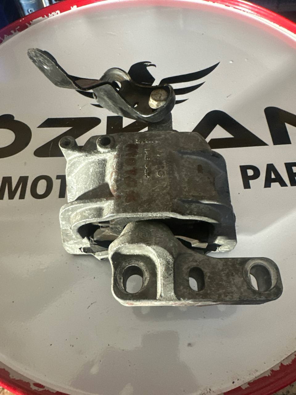 Caddy Jetta Leon Passat sağ motor kulağı 1K0199262AS - Küçük Görsel 2