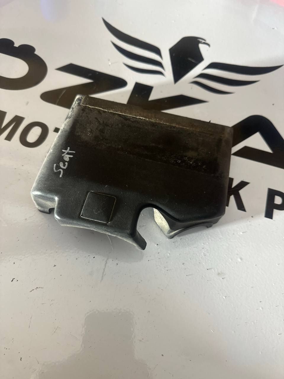 6K9953515A CADDY 2 DİREKSİYON KAPLAMA PLASTİĞİ