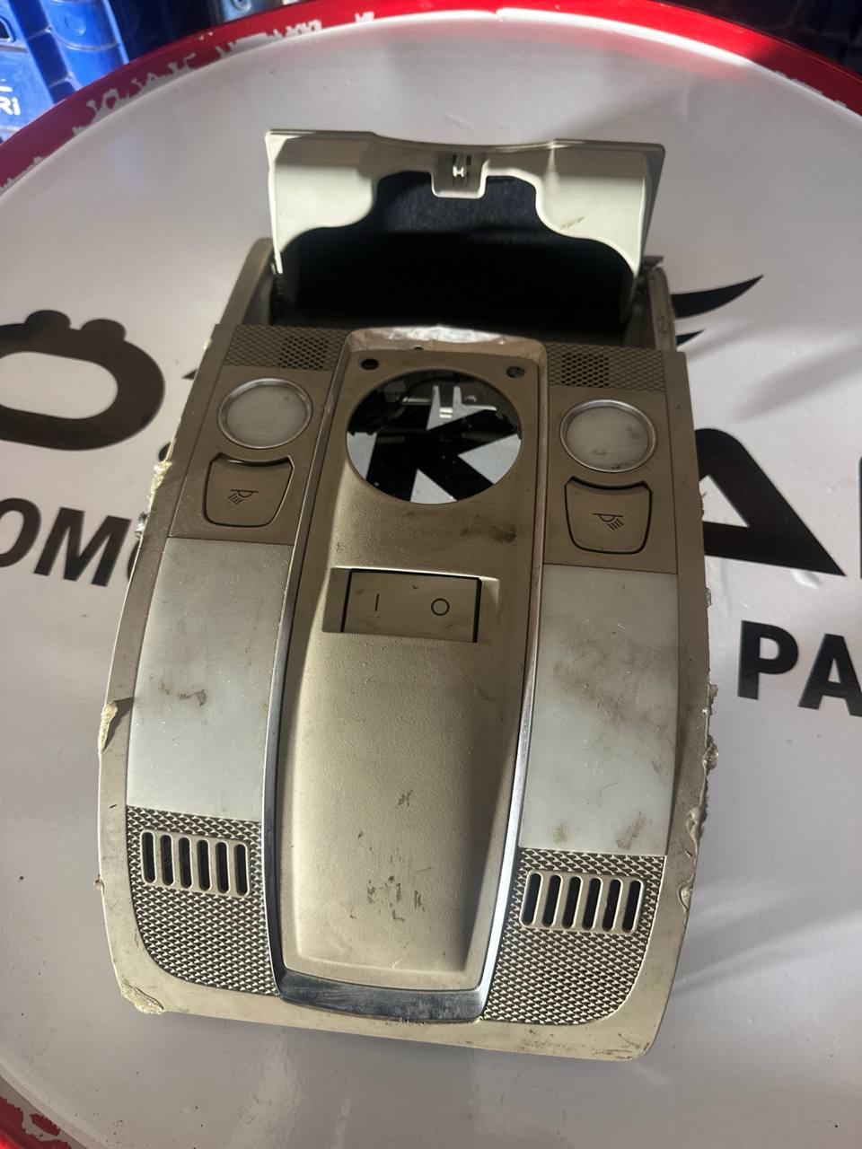 F0947135BT AUDİ A6 C6 TAVAN AYDINLATMA TUŞLARI GÖZLÜKLÜK - Küçük Görsel 2