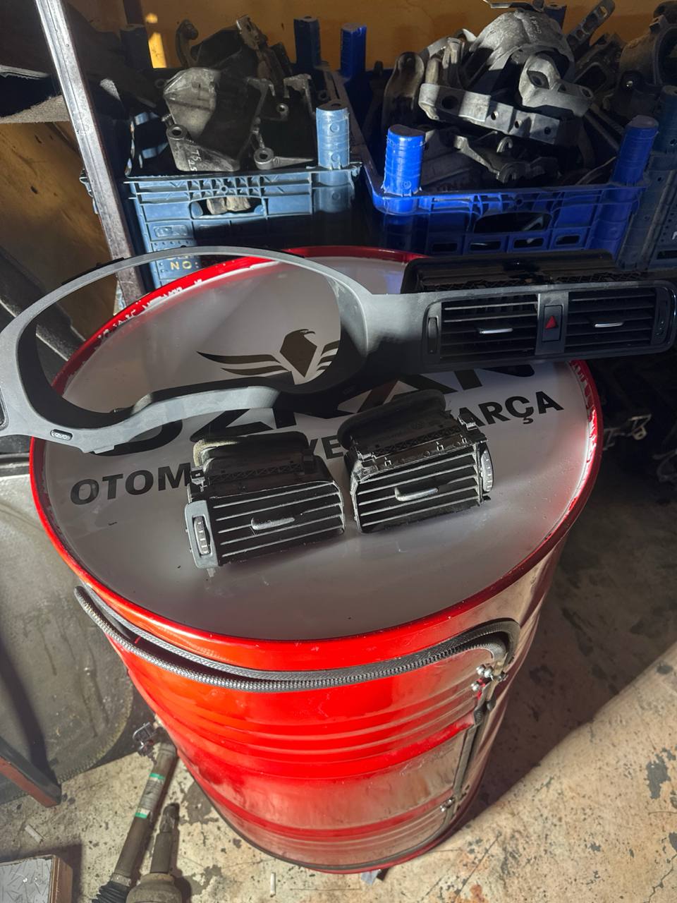 JETTA KALORİFER HAVALANDIRMA IZGARA TAKIM , Gösterge Saati Çerçevesi 5C6819703 5C6819704 - Görsel 1