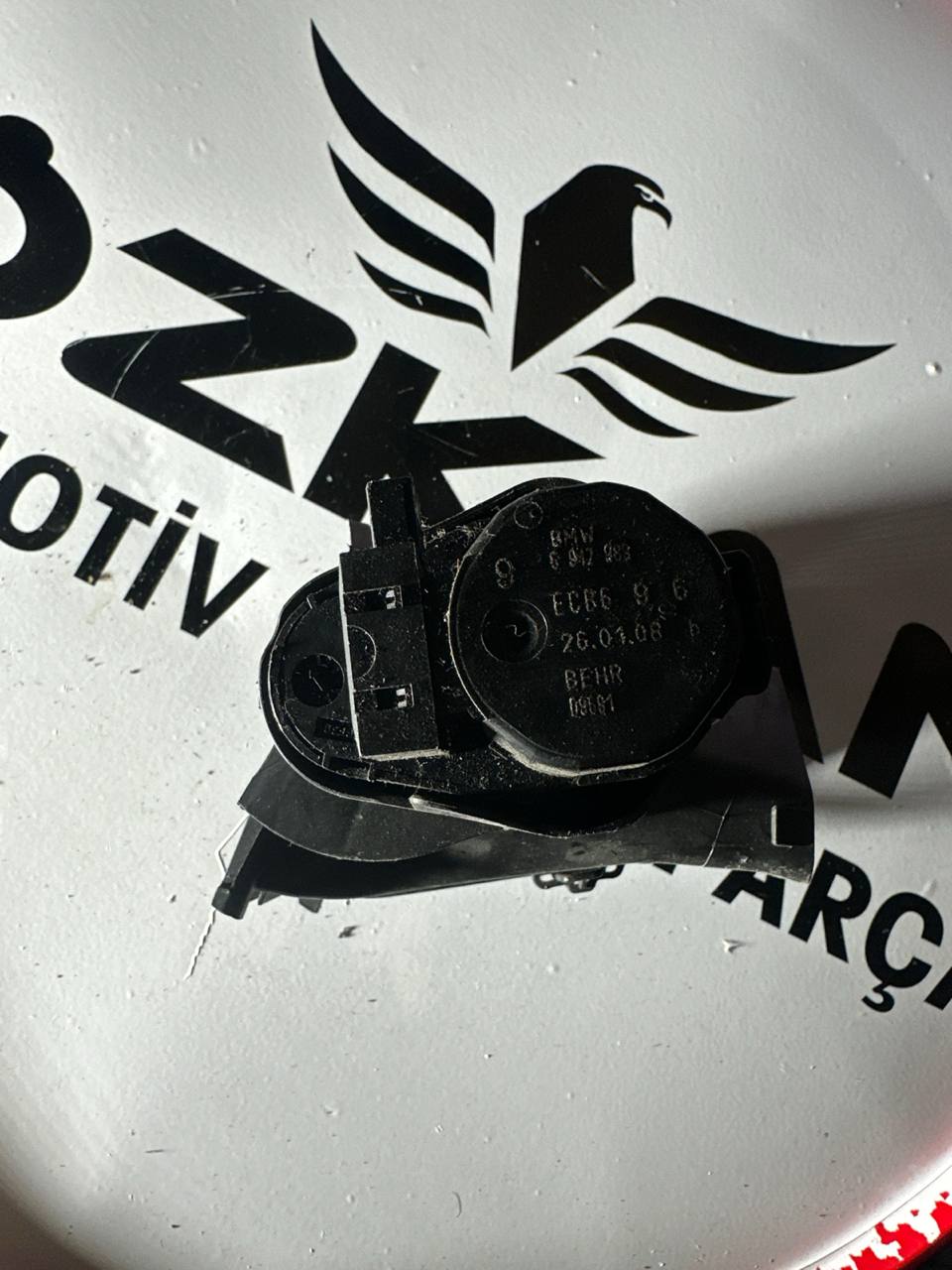 6942989 BMW E60 FLAP HAVA YÖNLENDİRME MOTORU - Küçük Görsel 2