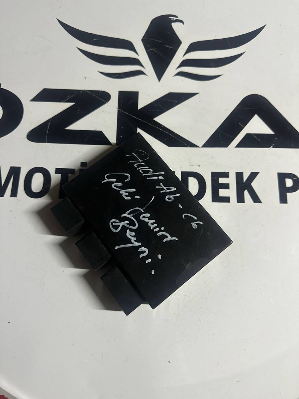 Audi A6 Çeki Demiri Kontrol Beyni (OEM: 300001506560) - Küçük Görsel 2