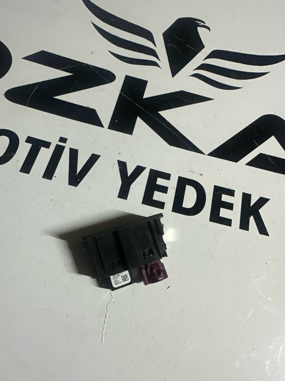 Volkswagen Aux ve USB Giriş Portu (OEM: 7H0919506D) - Küçük Görsel 2