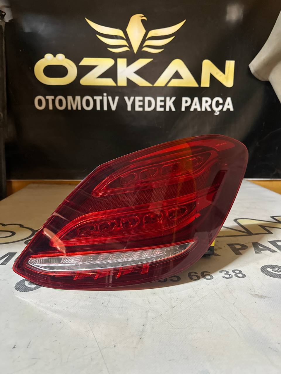 Mercedes-Benz W205 C Serisi Sağ Arka Stop Lambası (OEM: A2059060457) - Görsel 1