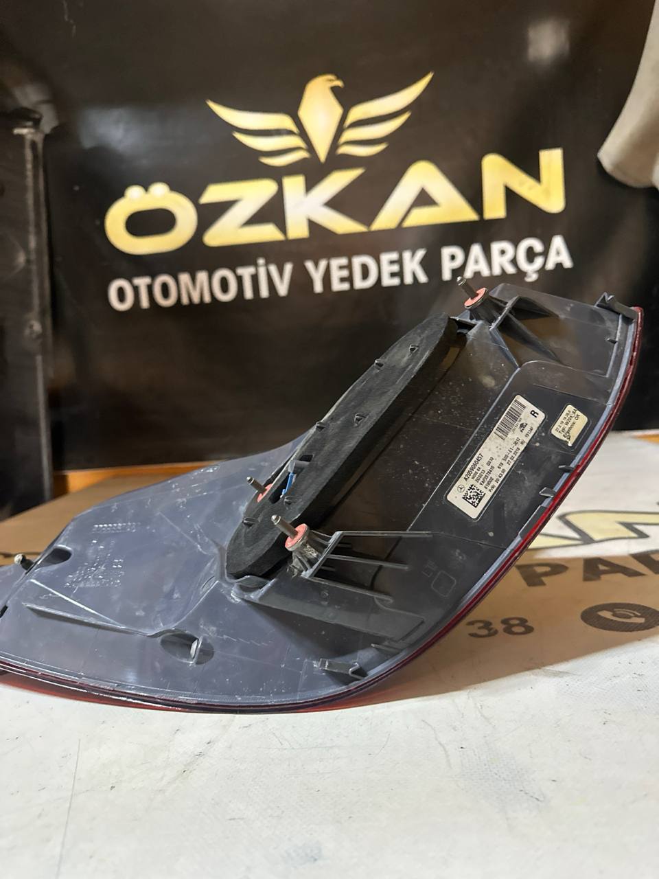 Mercedes-Benz W205 C Serisi Sağ Arka Stop Lambası (OEM: A2059060457) - Küçük Görsel 2
