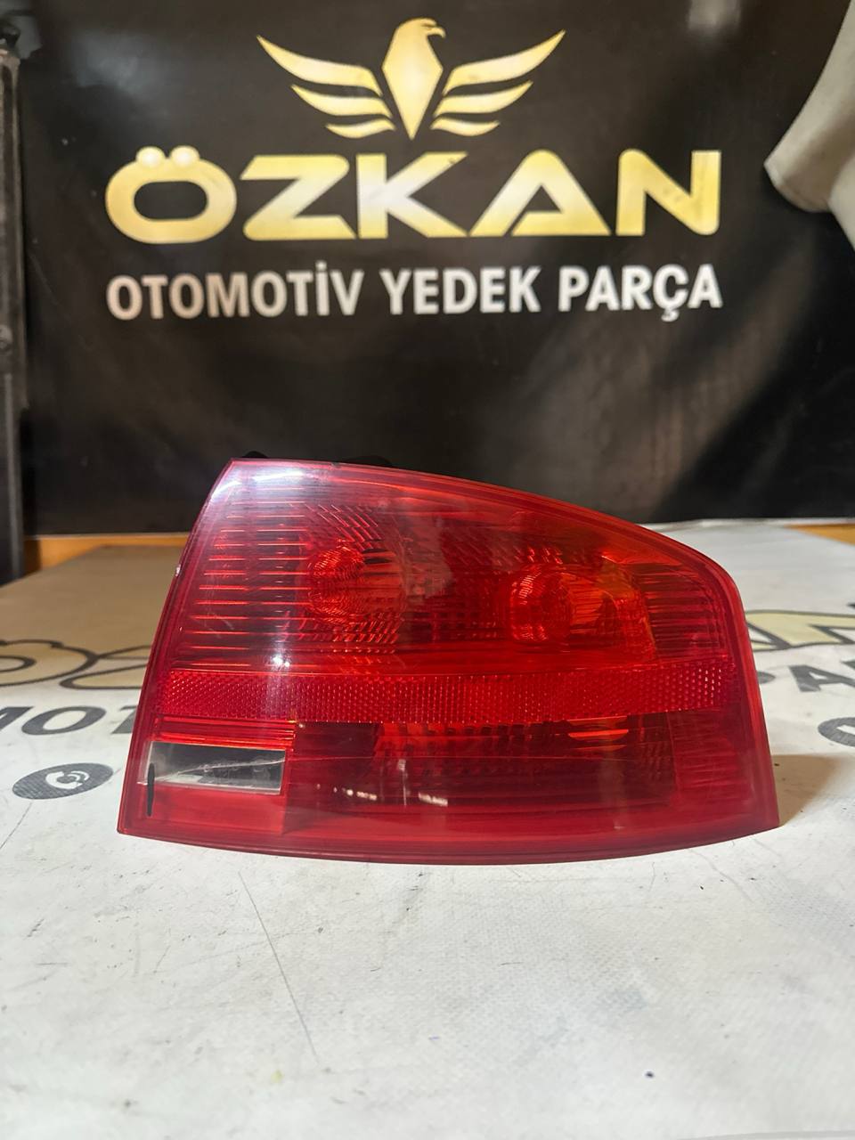 Audi A4 B7 Dış Stop Lambası - Görsel 1