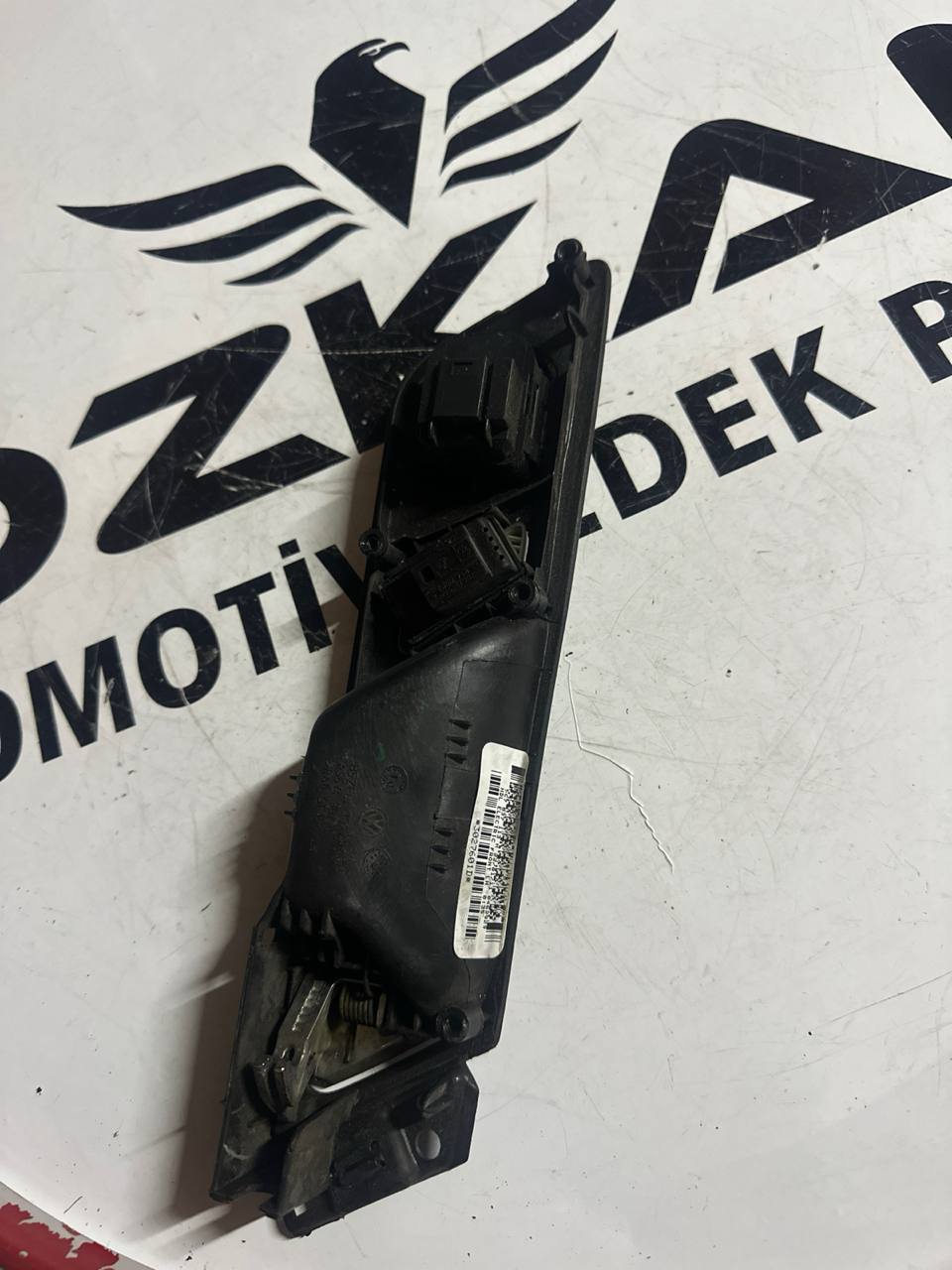 VW Jetta Ön Sol Kapı İç Açma Kolu - Kapı Kilit Butonu ve Dikiz Ayar Kumandası (OEM: 5C7837113H) - Küçük Görsel 2