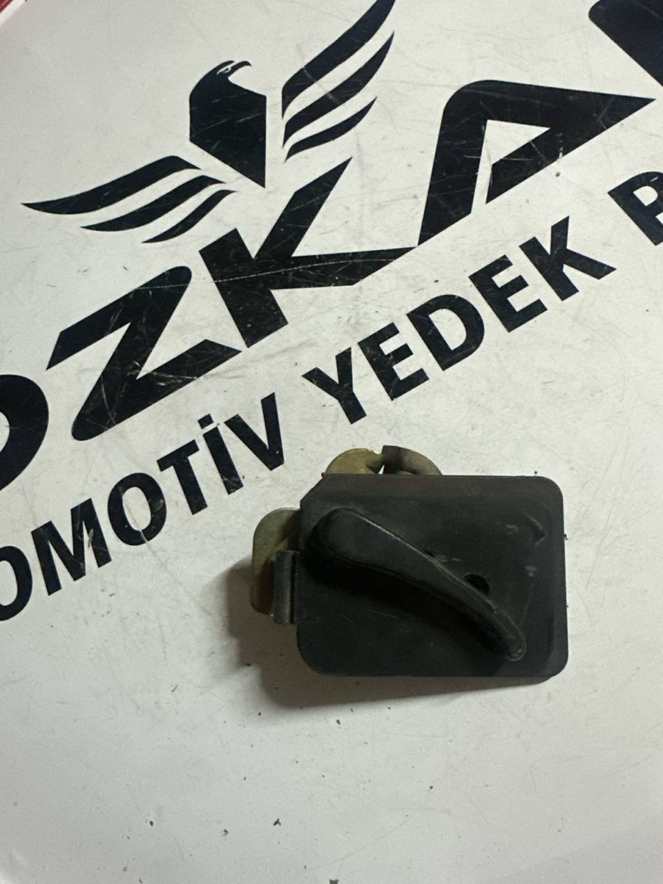Seat Inca - VW Caddy Bagaj Kapağı İç Açma Kolu (OEM: 6K9827185) - Görsel 1