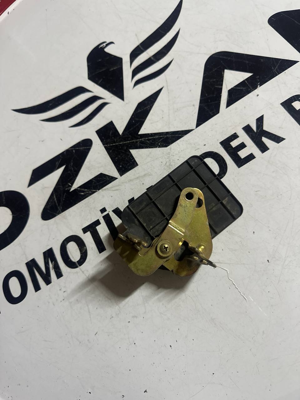 Seat Inca - VW Caddy Bagaj Kapağı İç Açma Kolu (OEM: 6K9827185) - Küçük Görsel 2