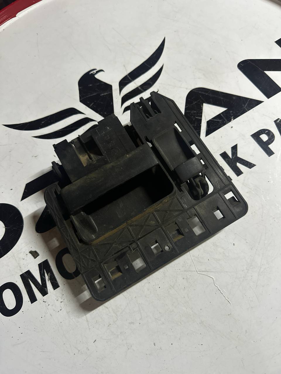 VW Transporter T5 Bagaj Kapağı Açma Kolu (OEM: 7H0829309C) - Görsel 1