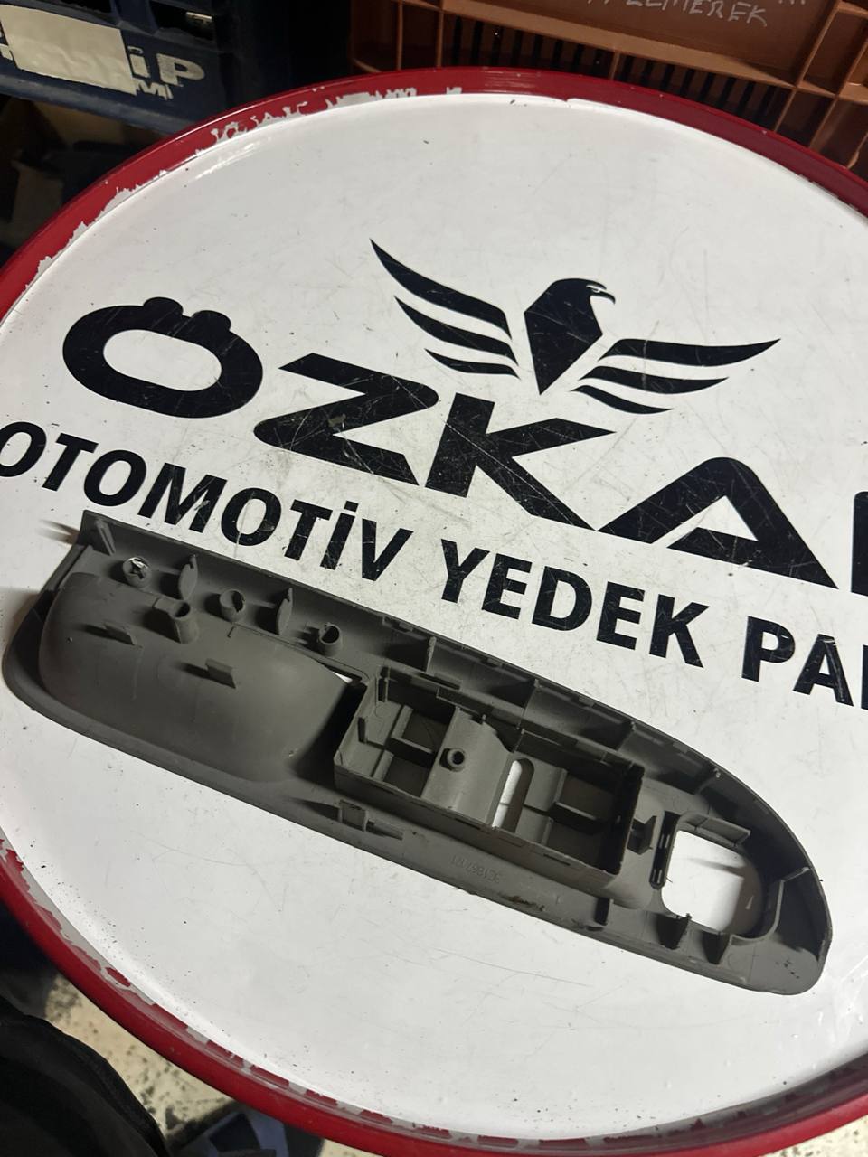 VW Passat B6 Sol Ön Kapı Cam Düğme Çerçevesi (OEM: 3C1867171) - Küçük Görsel 2