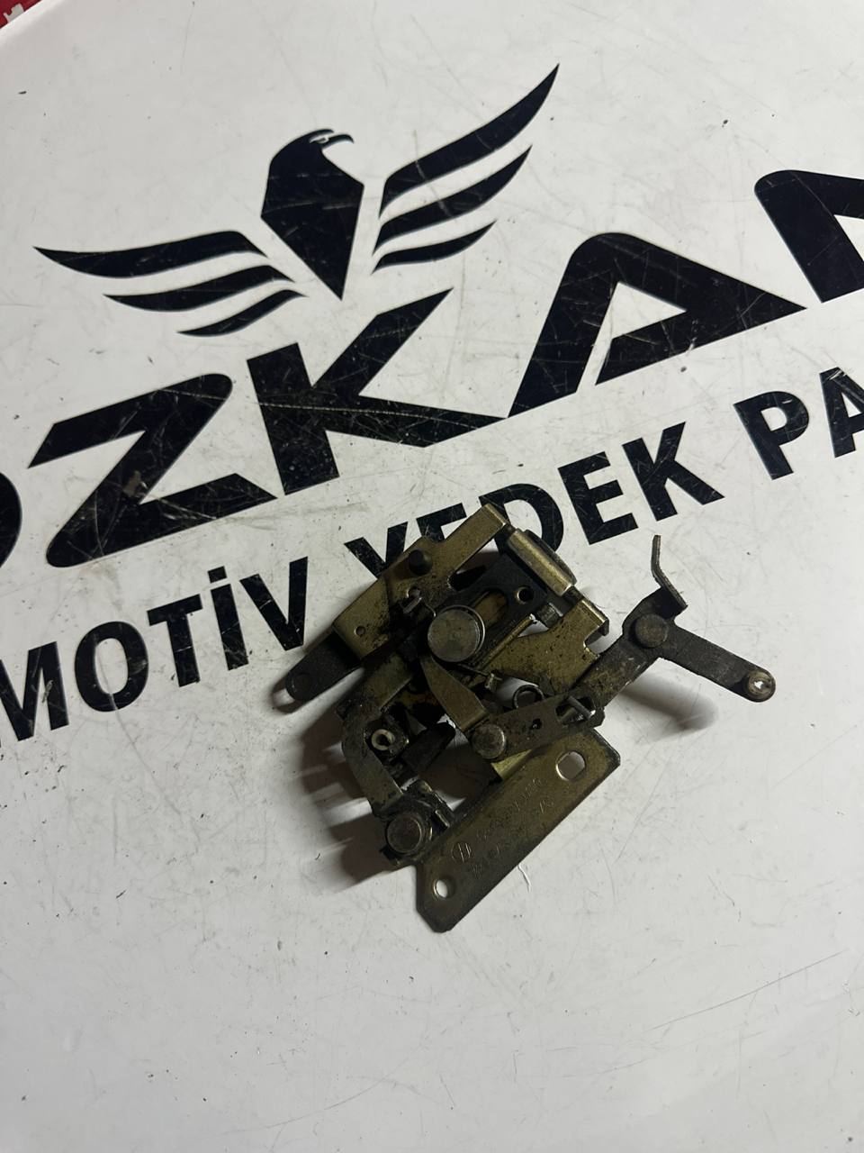 VW Transporter T4 Sürgülü Kapı Kilidi (OEM: 721843654B/C) - Görsel 1