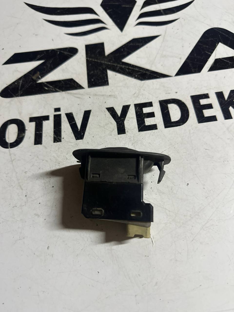 Hyundai Accent Admire Arka Cam Açma Düğmesi - Küçük Görsel 2