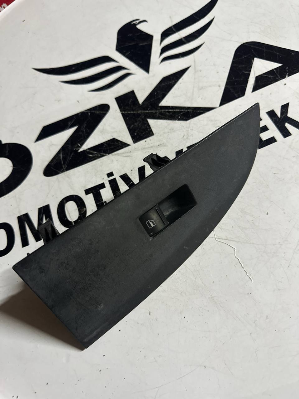 Seat Leon ve Altea Sağ Kapı Cam Açma Düğmesi (OEM: 1P1867172) - Görsel 1