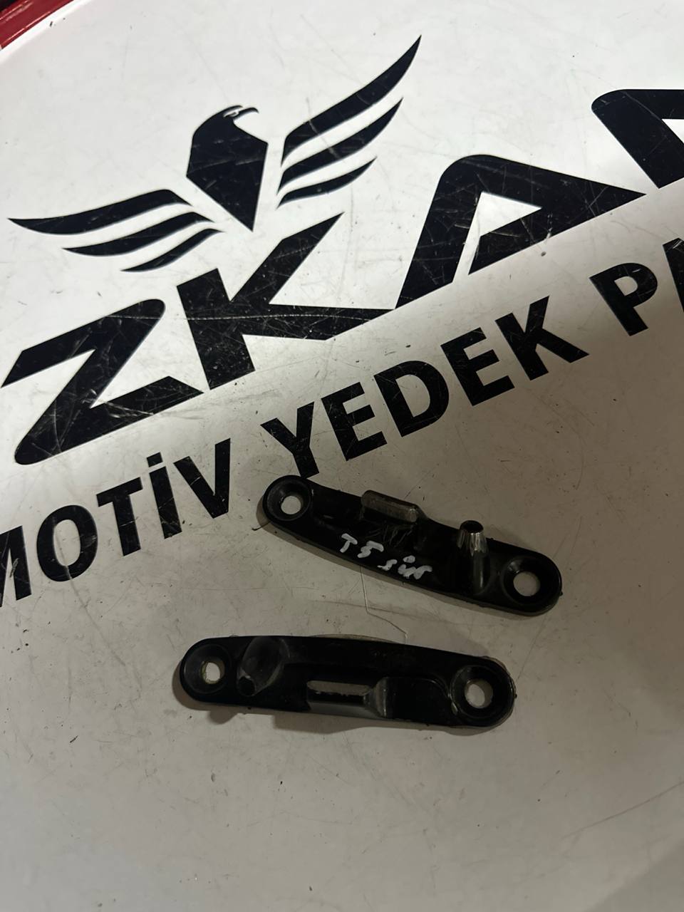 VW Transporter T5 Sürgülü Kapı Kilit Pimi (OEM: 7H0843842A)